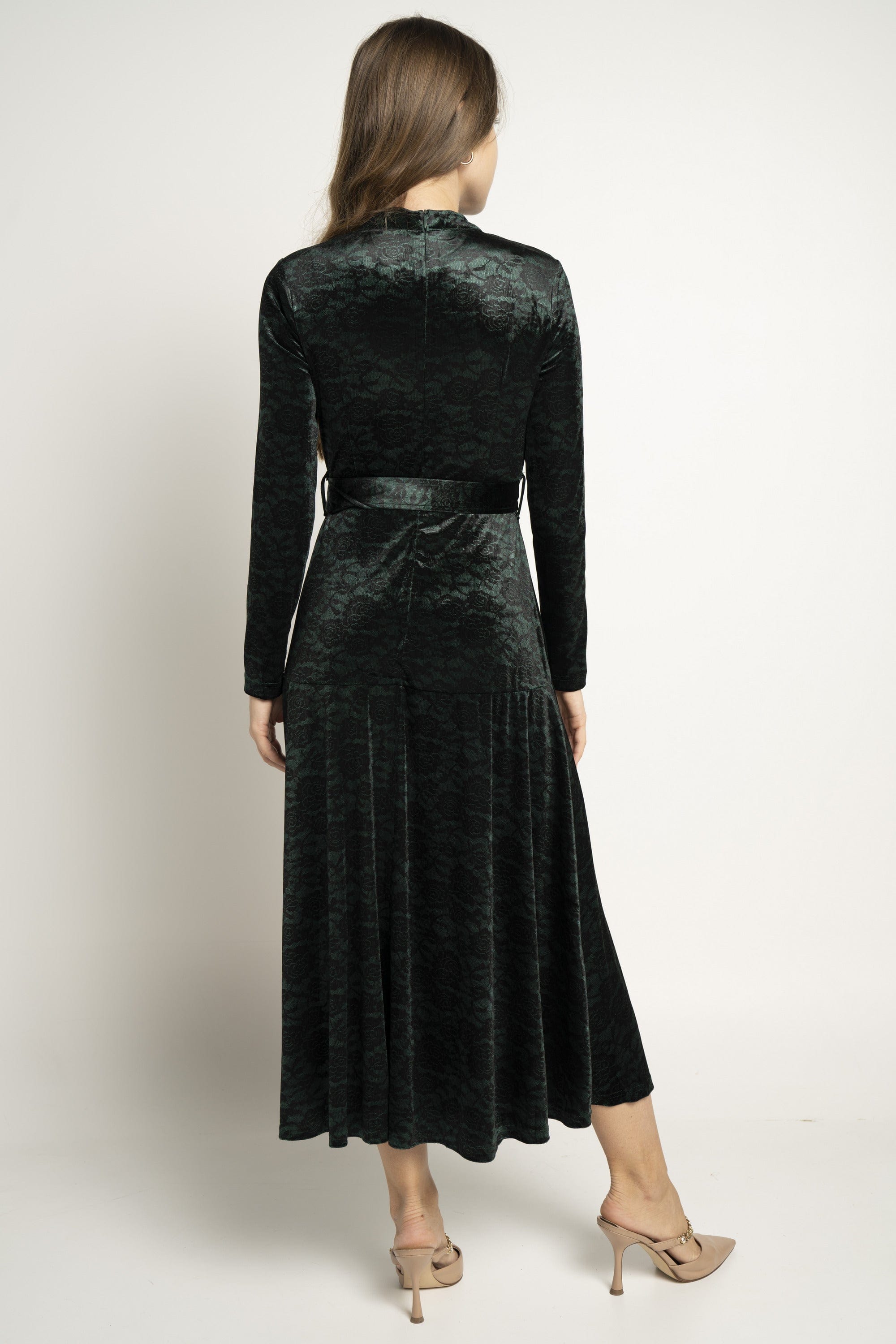 ميكا فستان ميدي بأكمام طويلة مشجر مزموم من الخصر