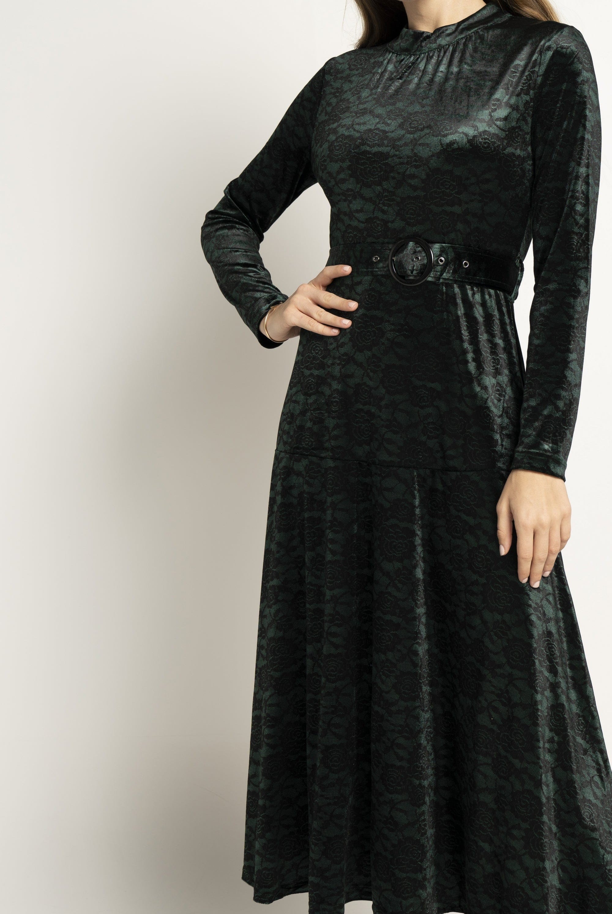 ميكا فستان ميدي بأكمام طويلة مشجر مزموم من الخصر