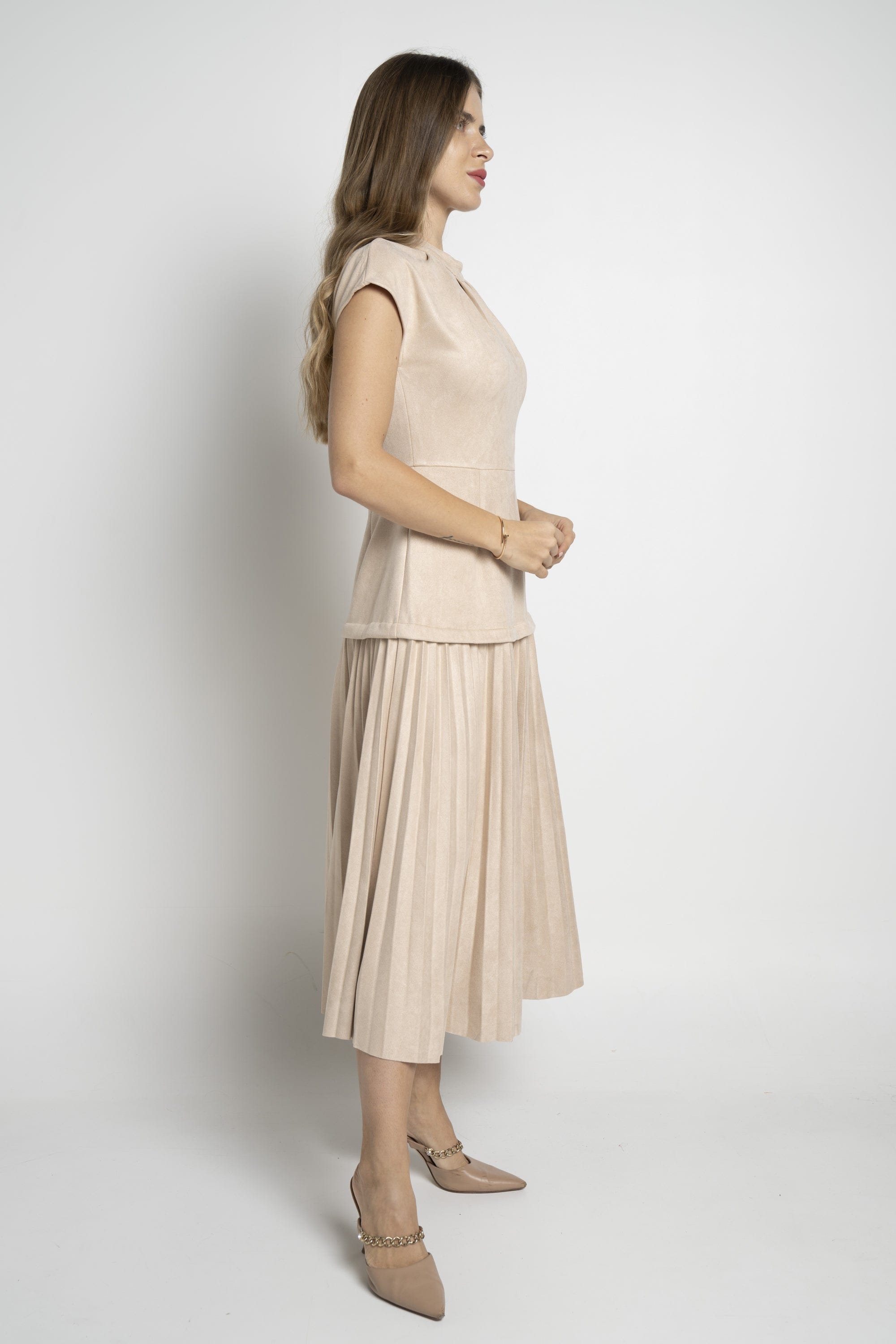 ميكا فستان ميدي بأكمام قصيرة سادة بليسية