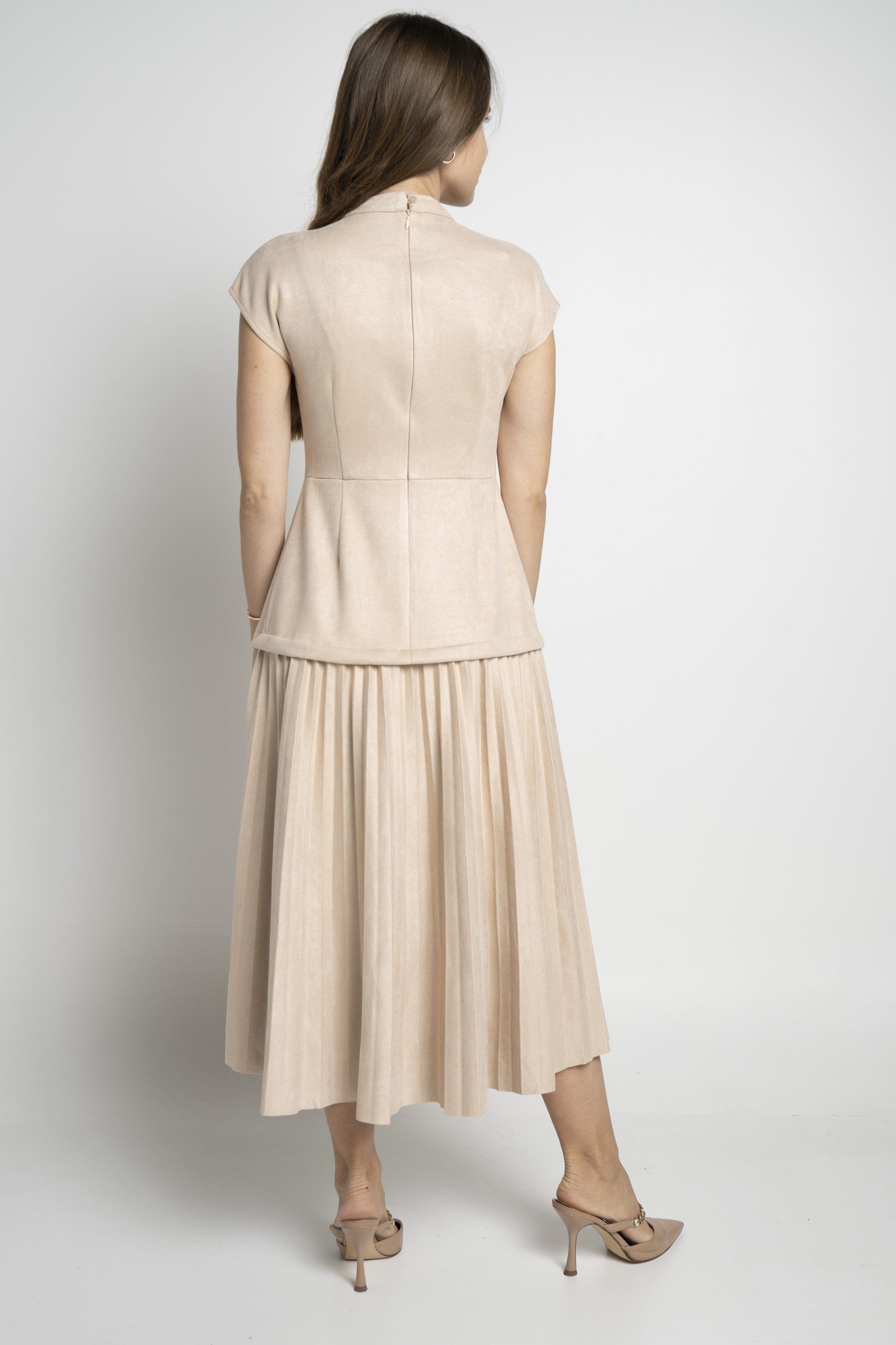 ميكا فستان ميدي بأكمام قصيرة سادة بليسية