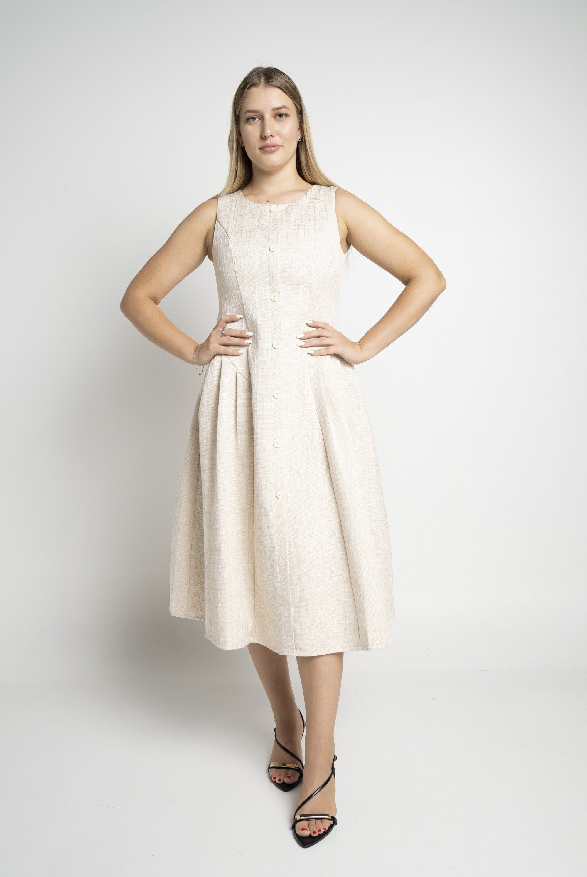 ميكا فستان ميدي بدون أكمام بأزرار على الصدر