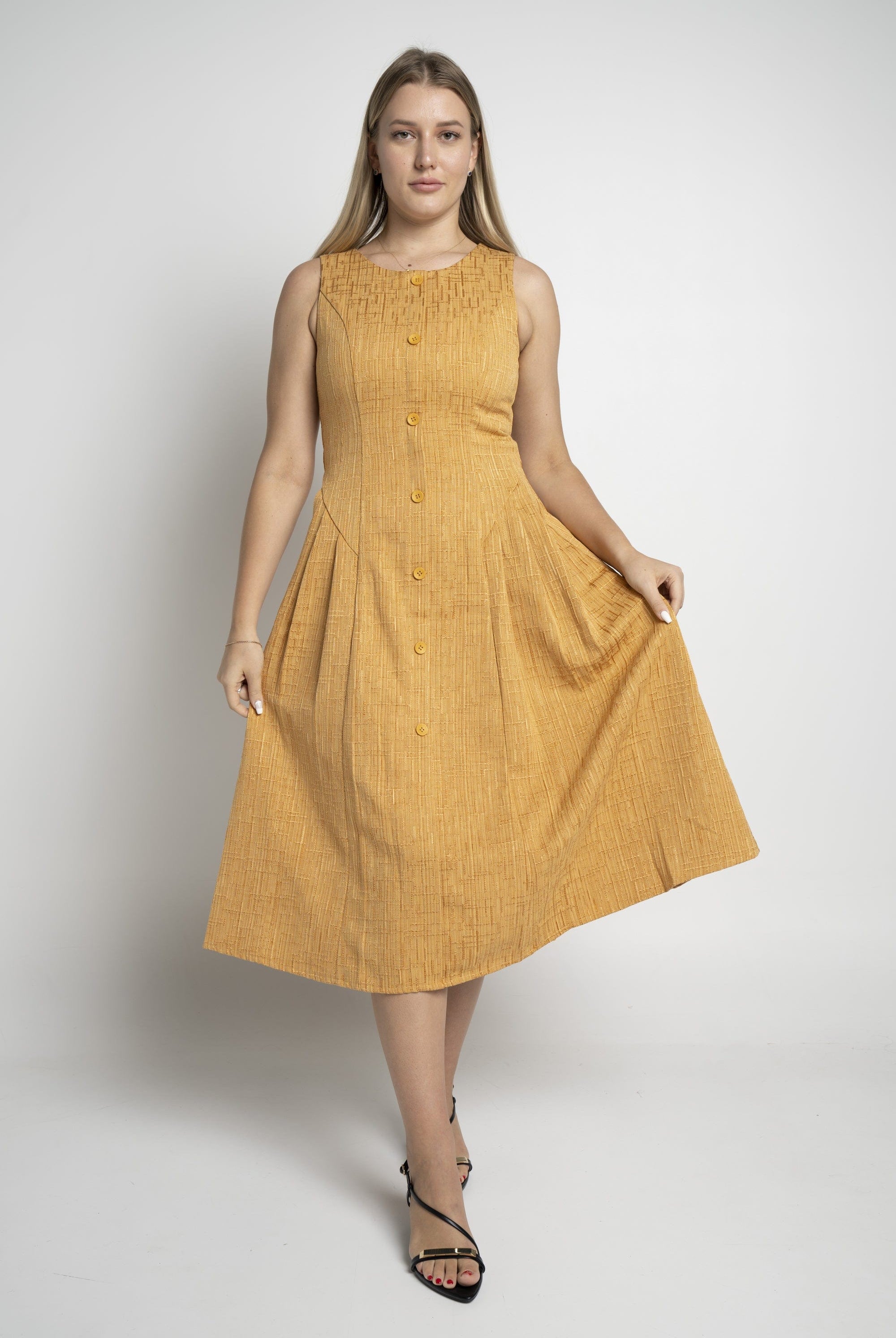 ميكا فستان ميدي بدون أكمام بأزرار على الصدر