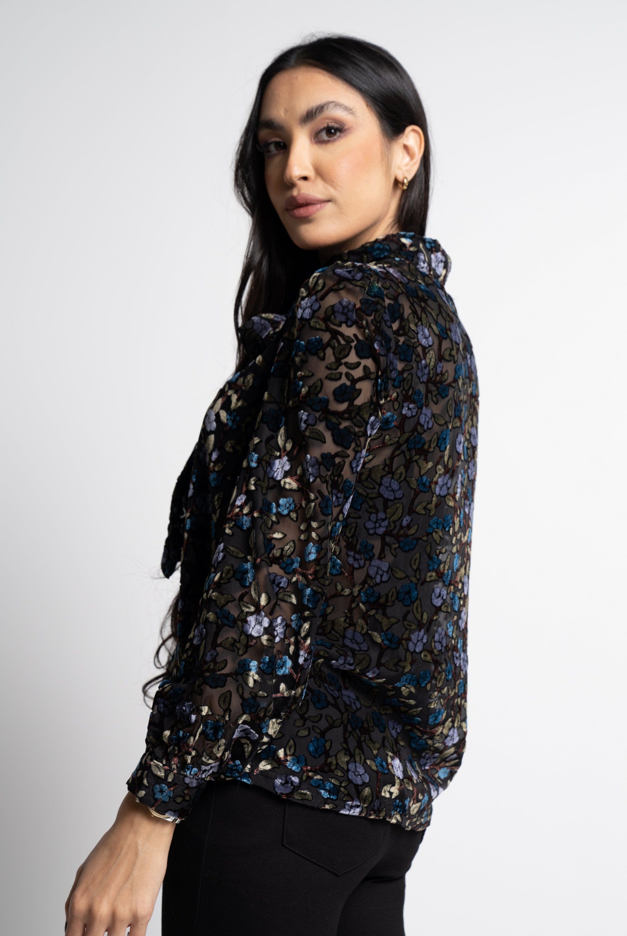 ميكا بلوزة مشجره بأكمام شفافه طويلة نسائي