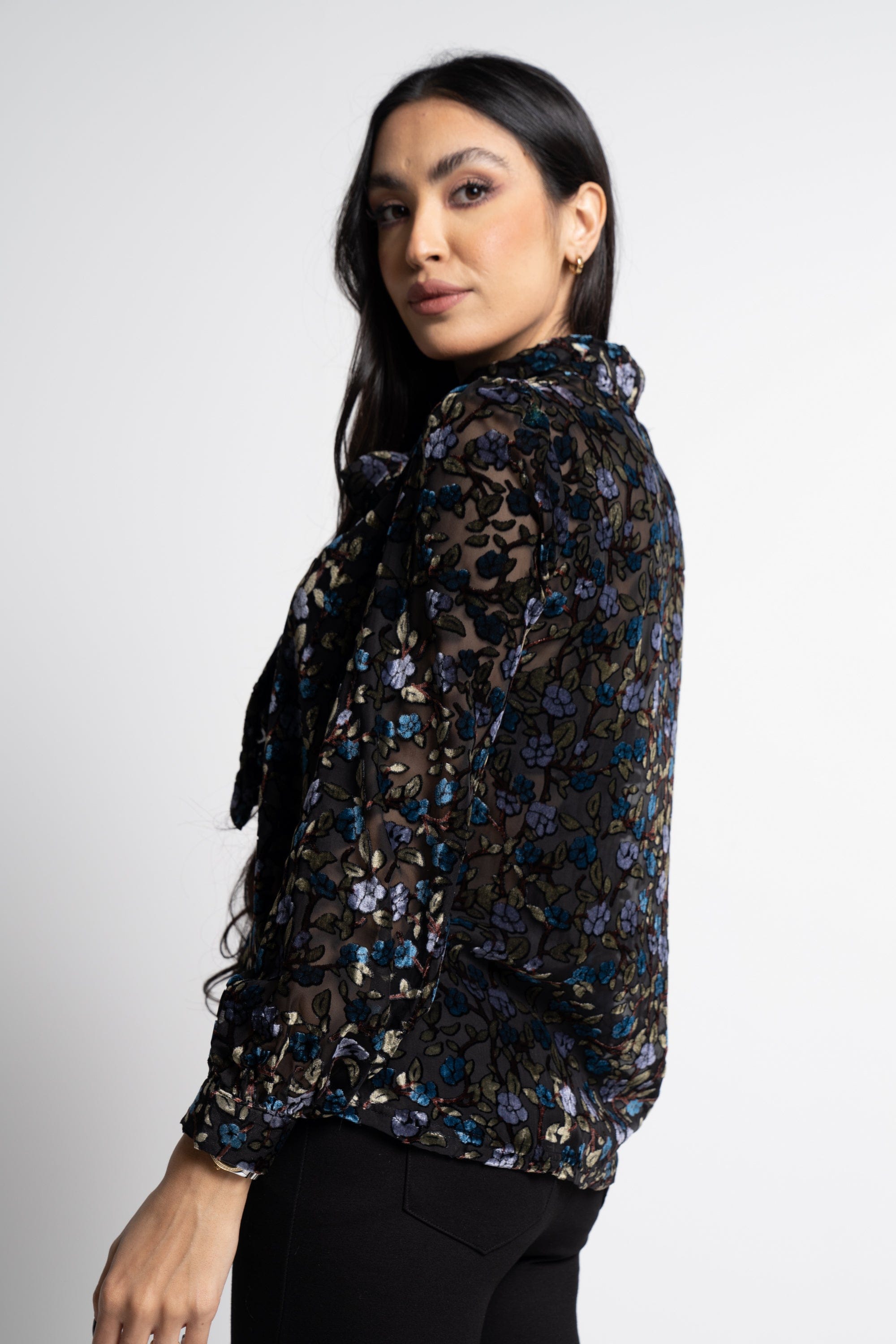 ميكا بلوزة مشجره بأكمام شفافه طويلة نسائي