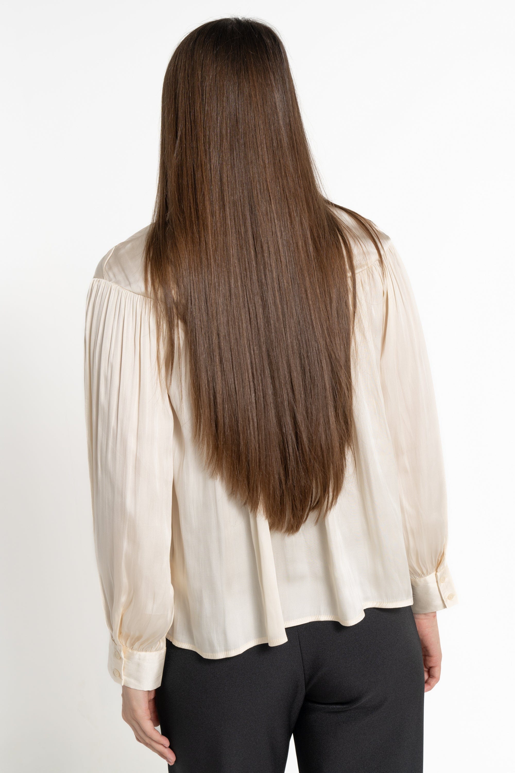 ميكا بلوزة كم طويل سادة برباك على الياقة نسائي كريمي