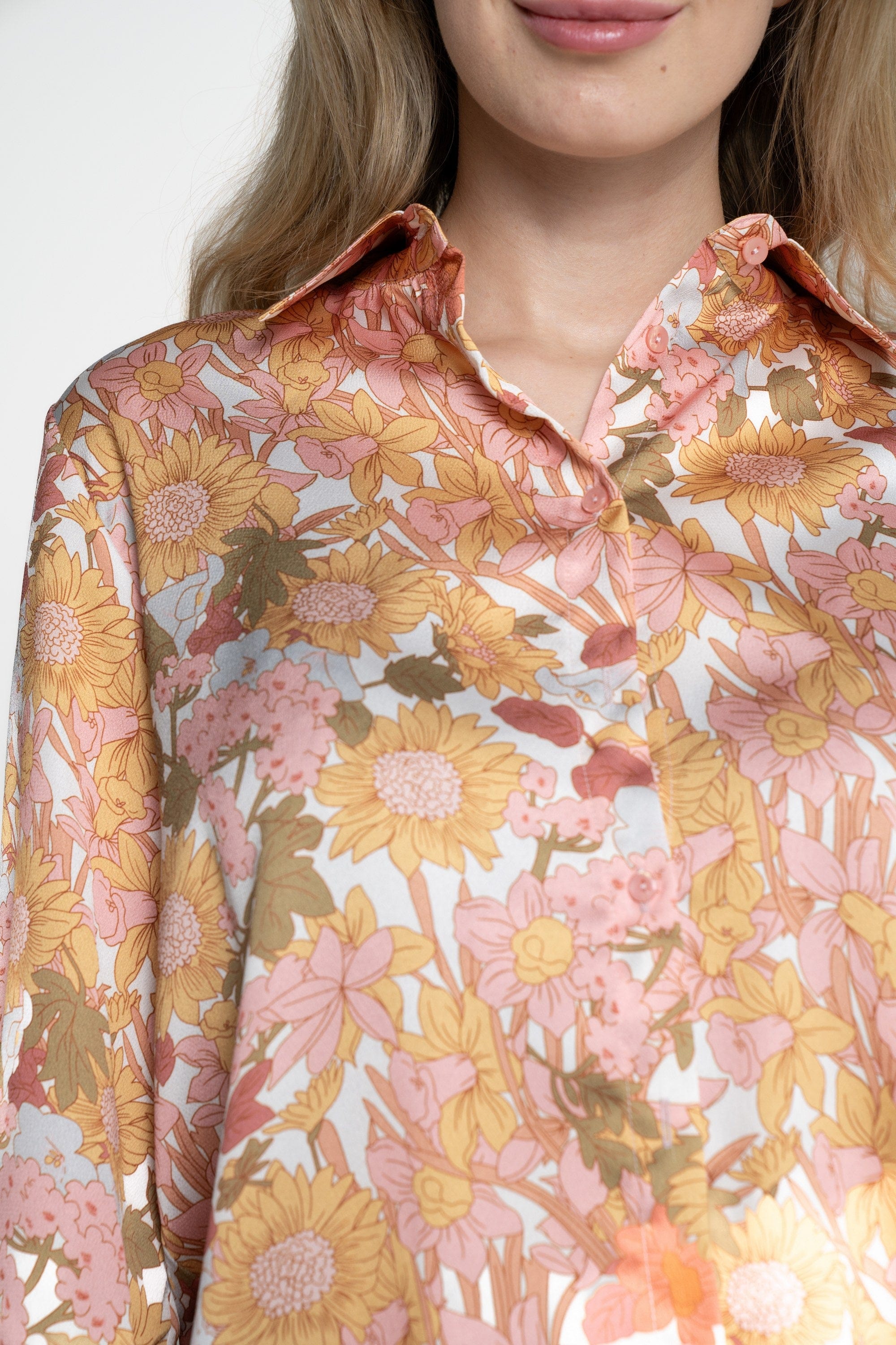 ميكا قميص بأكمام طويلة موردة بأزرار أمامية وياقة نسائي برتقالي