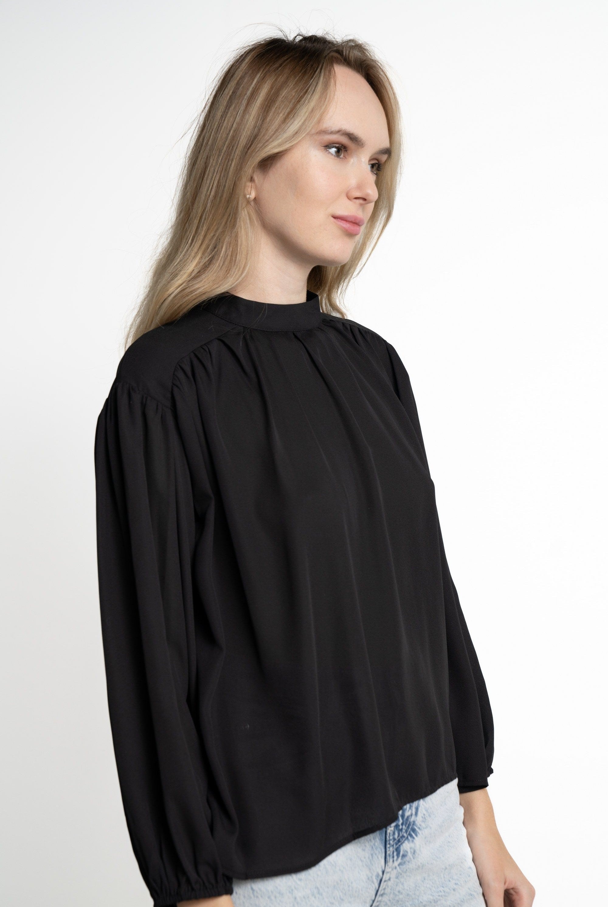 ميكا بلوزة بأكمام طويلة نسائية منفوخة سادة