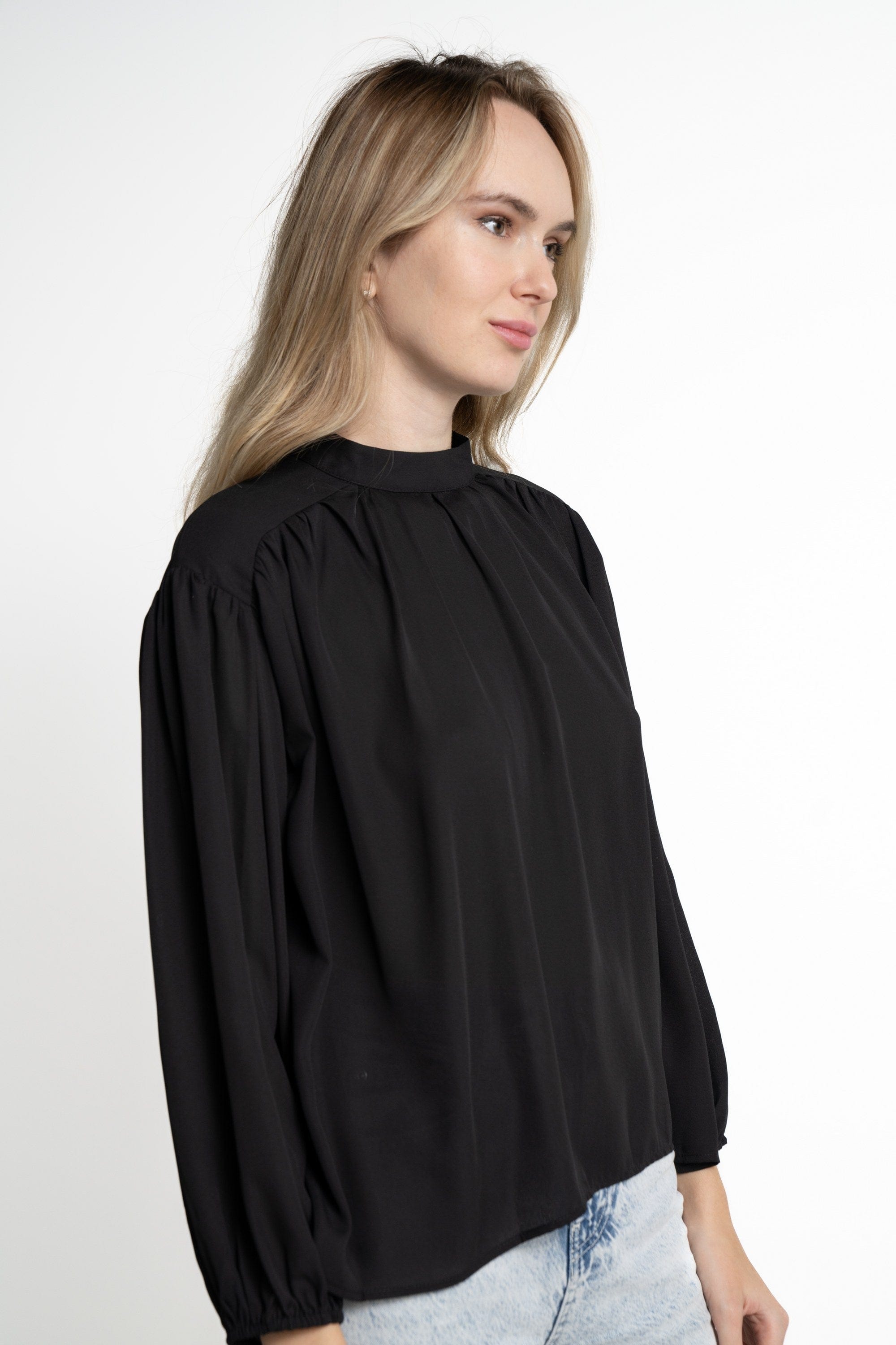 ميكا بلوزة بأكمام طويلة نسائية منفوخة سادة