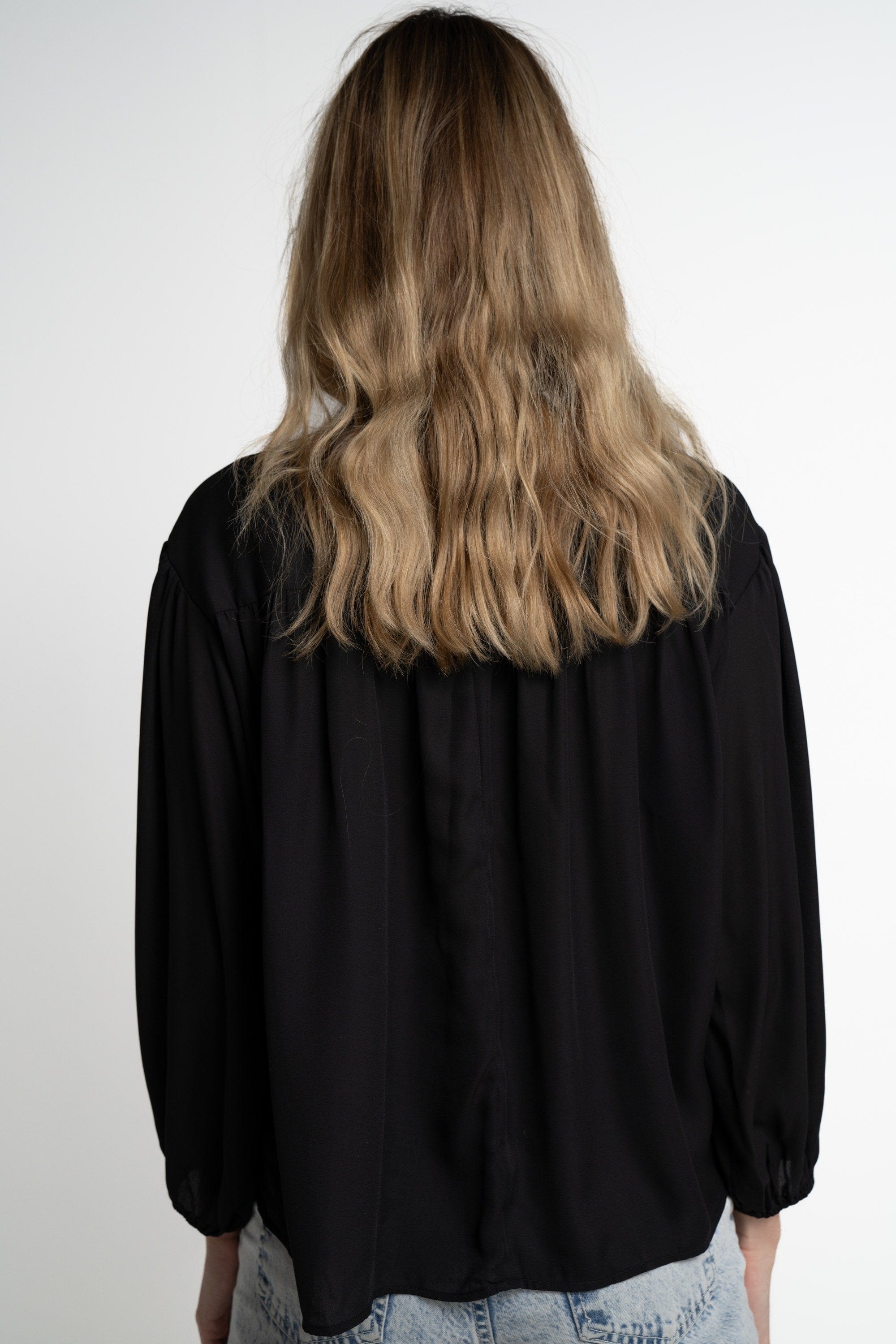 ميكا بلوزة بأكمام طويلة نسائية منفوخة سادة