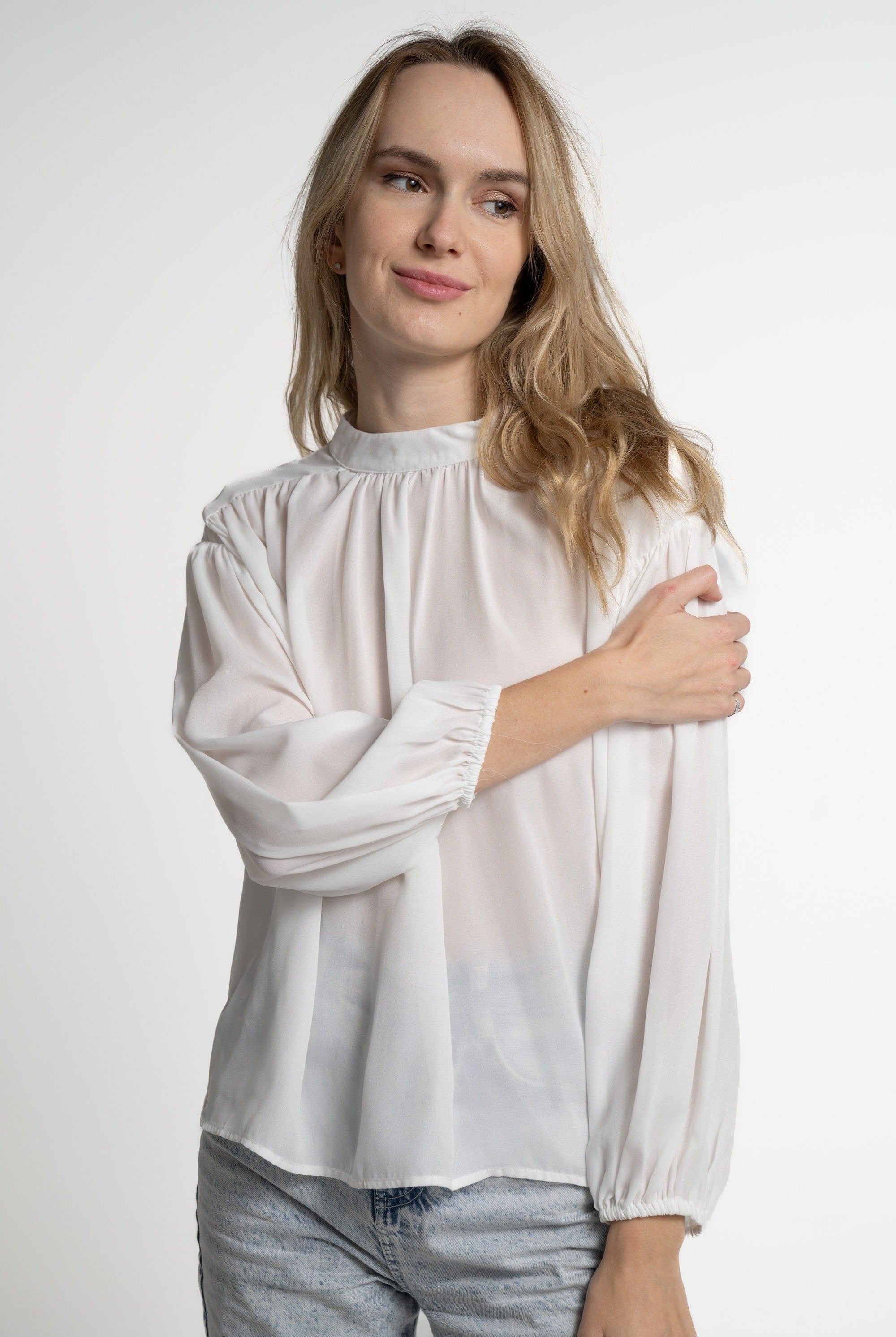 ميكا بلوزة بأكمام طويلة نسائية منفوخة سادة