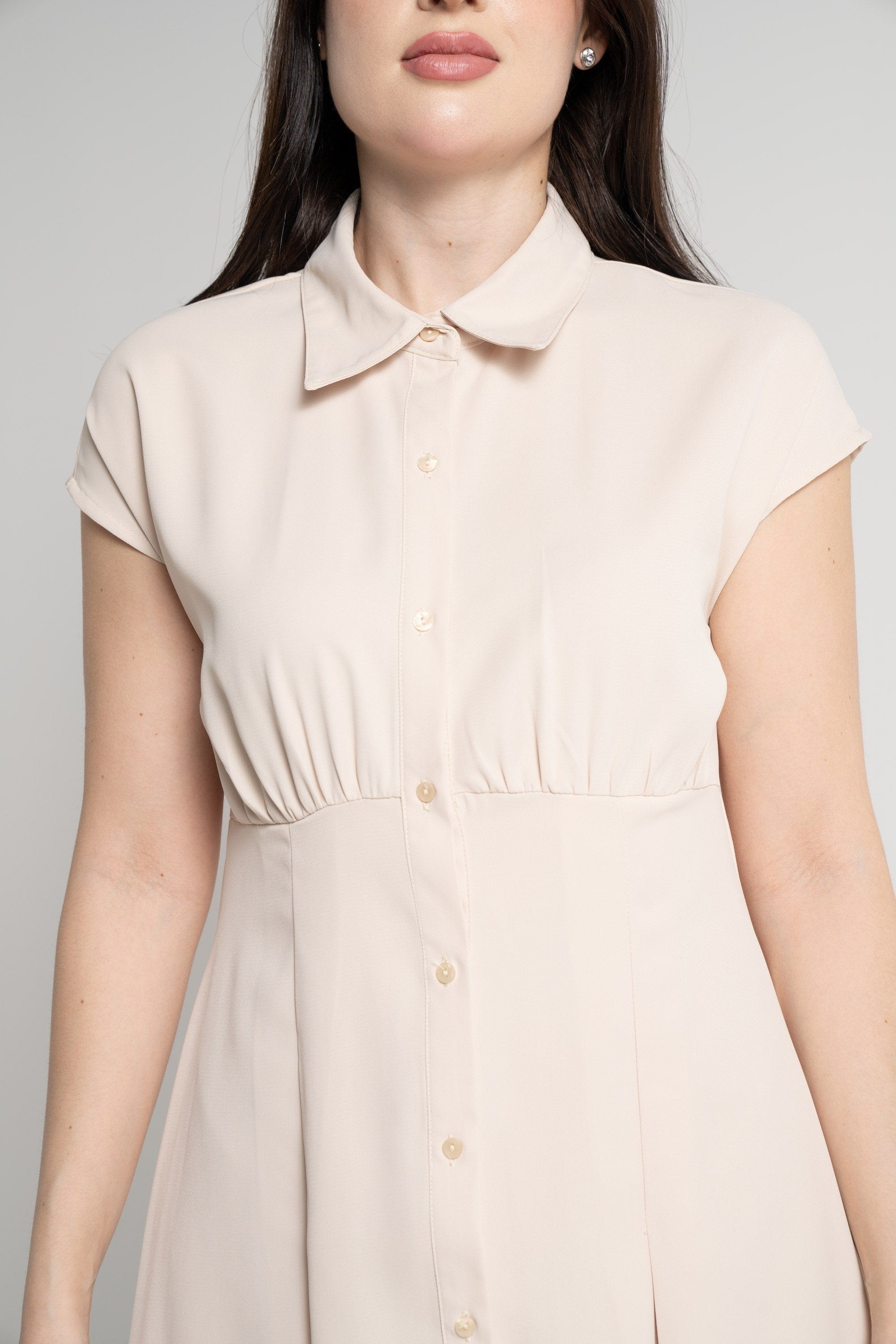 ميكا فستان ميدي بأكمام قصيرة بأزرار أمامية