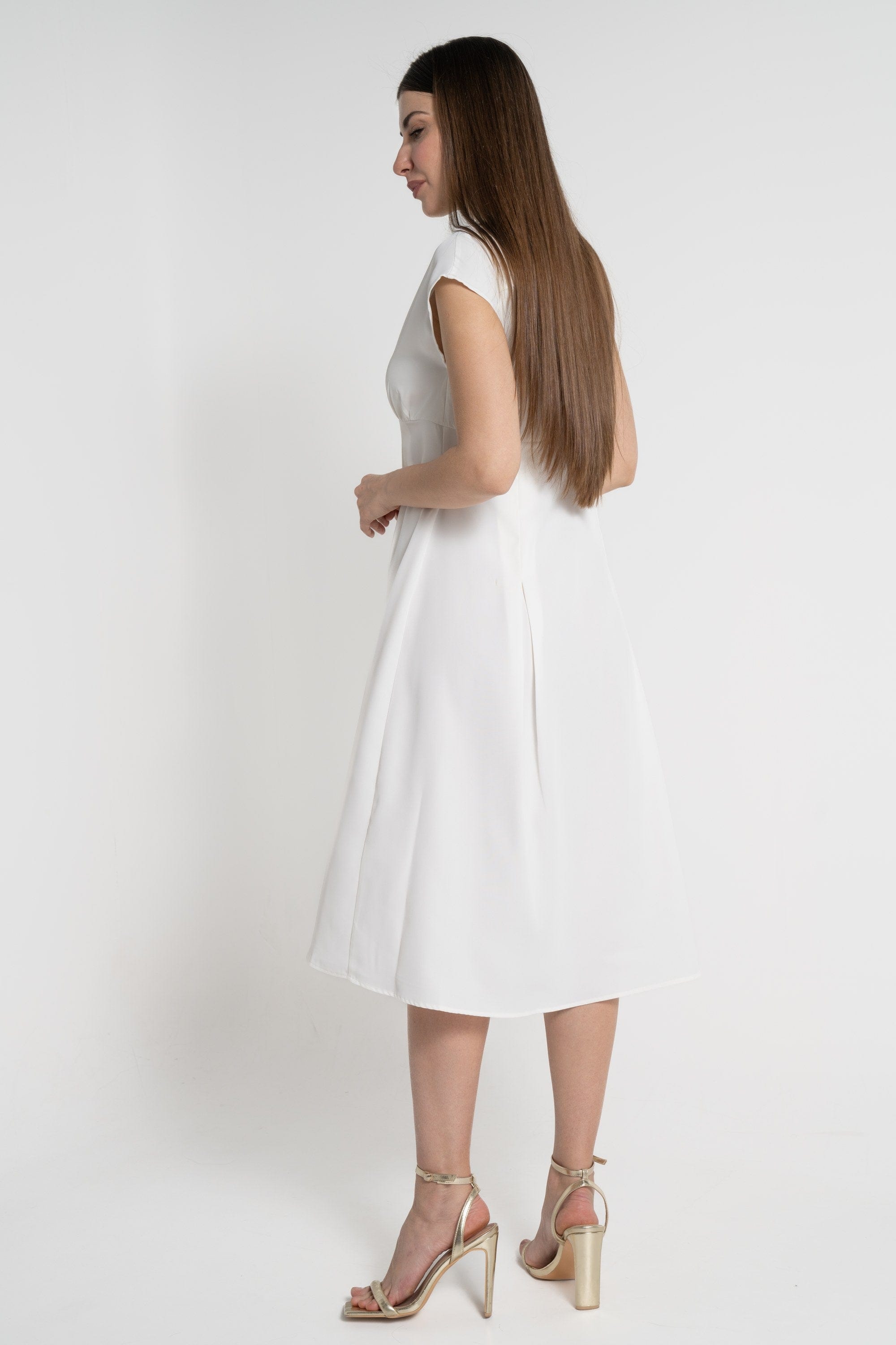 ميكا فستان ميدي بأكمام قصيرة بأزرار أمامية