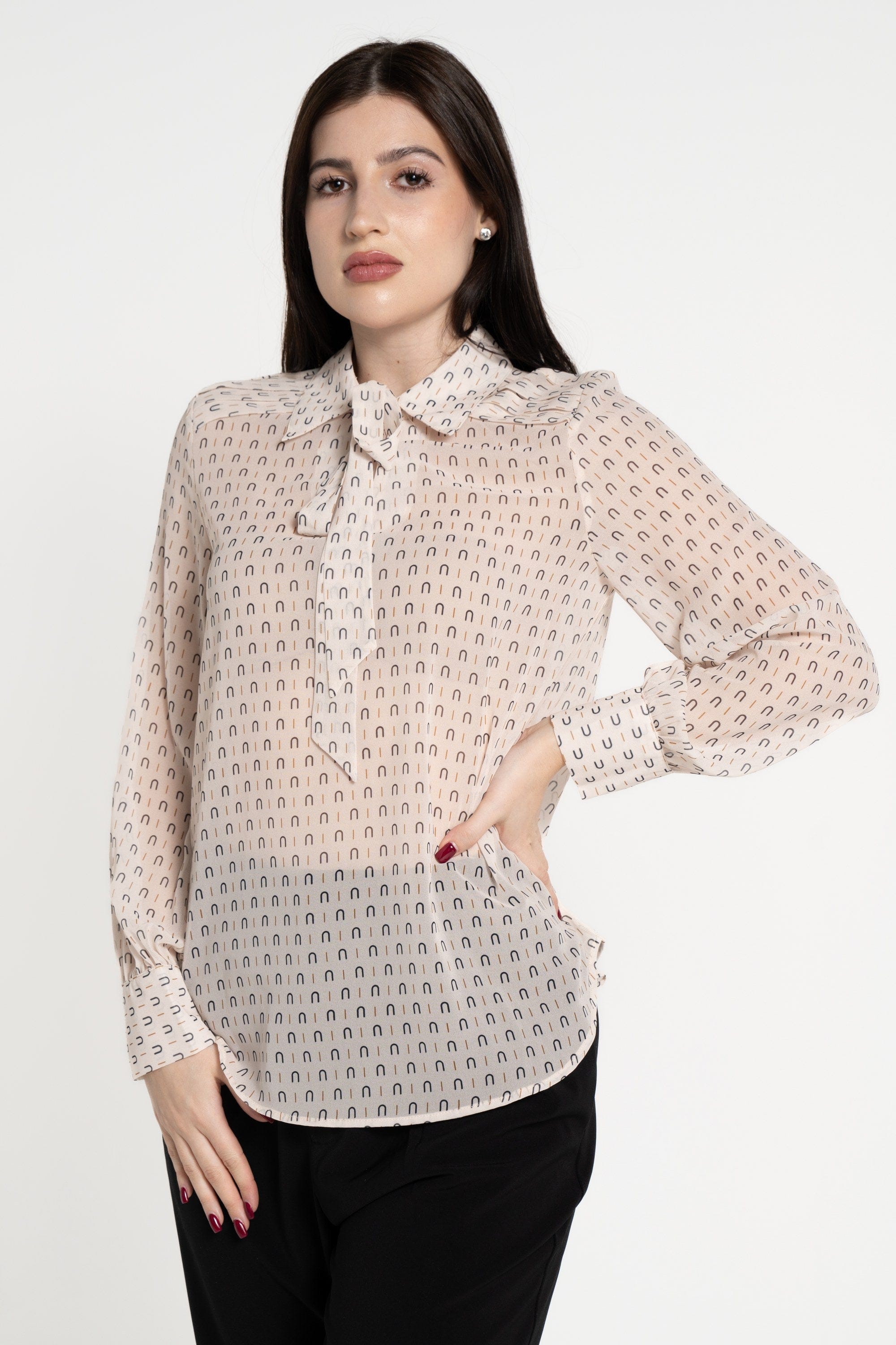 ميكا بلوزة بأكمام طويلة منقوشة بياقة سكارف نسائي