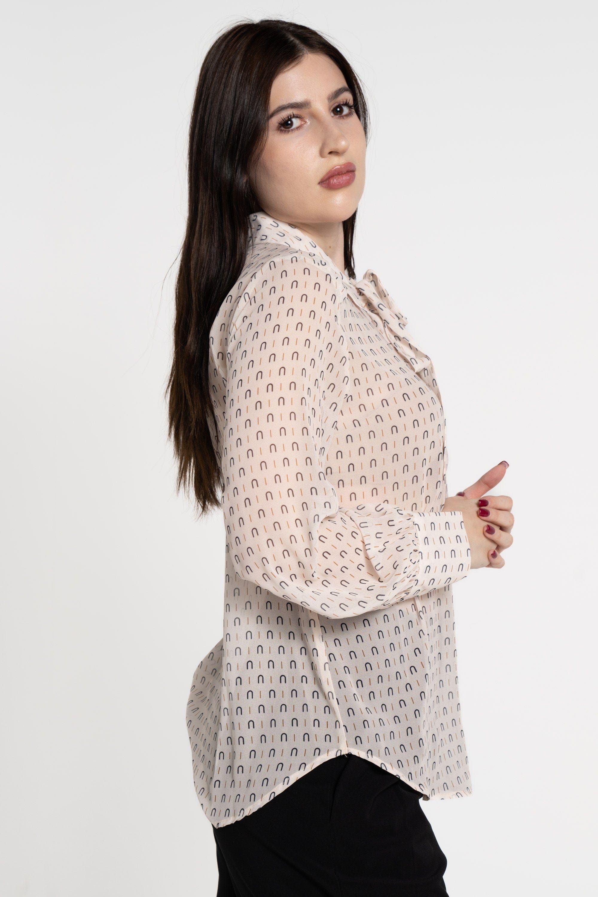 ميكا بلوزة بأكمام طويلة منقوشة بياقة سكارف نسائي