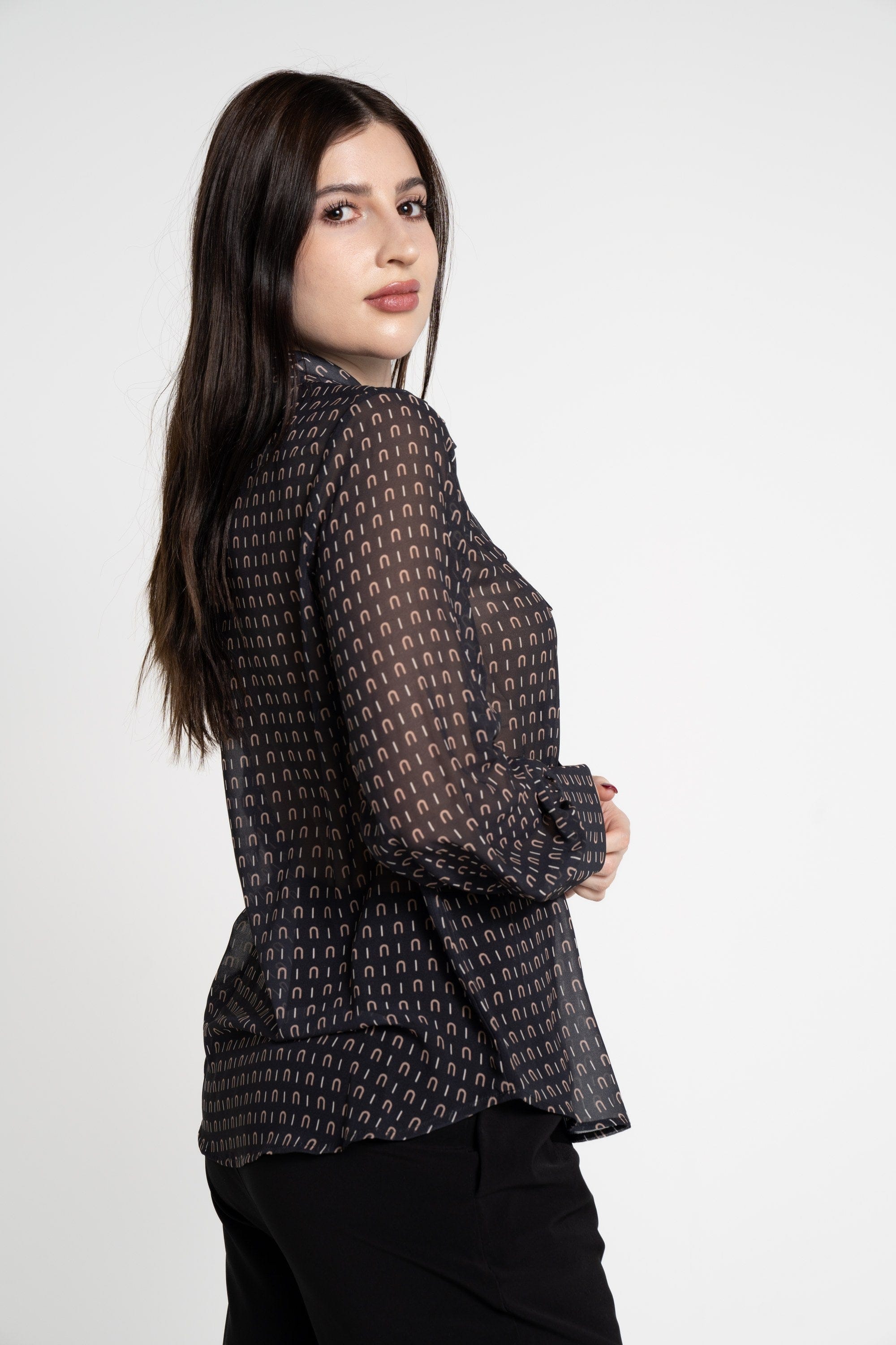 ميكا بلوزة بأكمام طويلة منقوشة بياقة سكارف نسائي