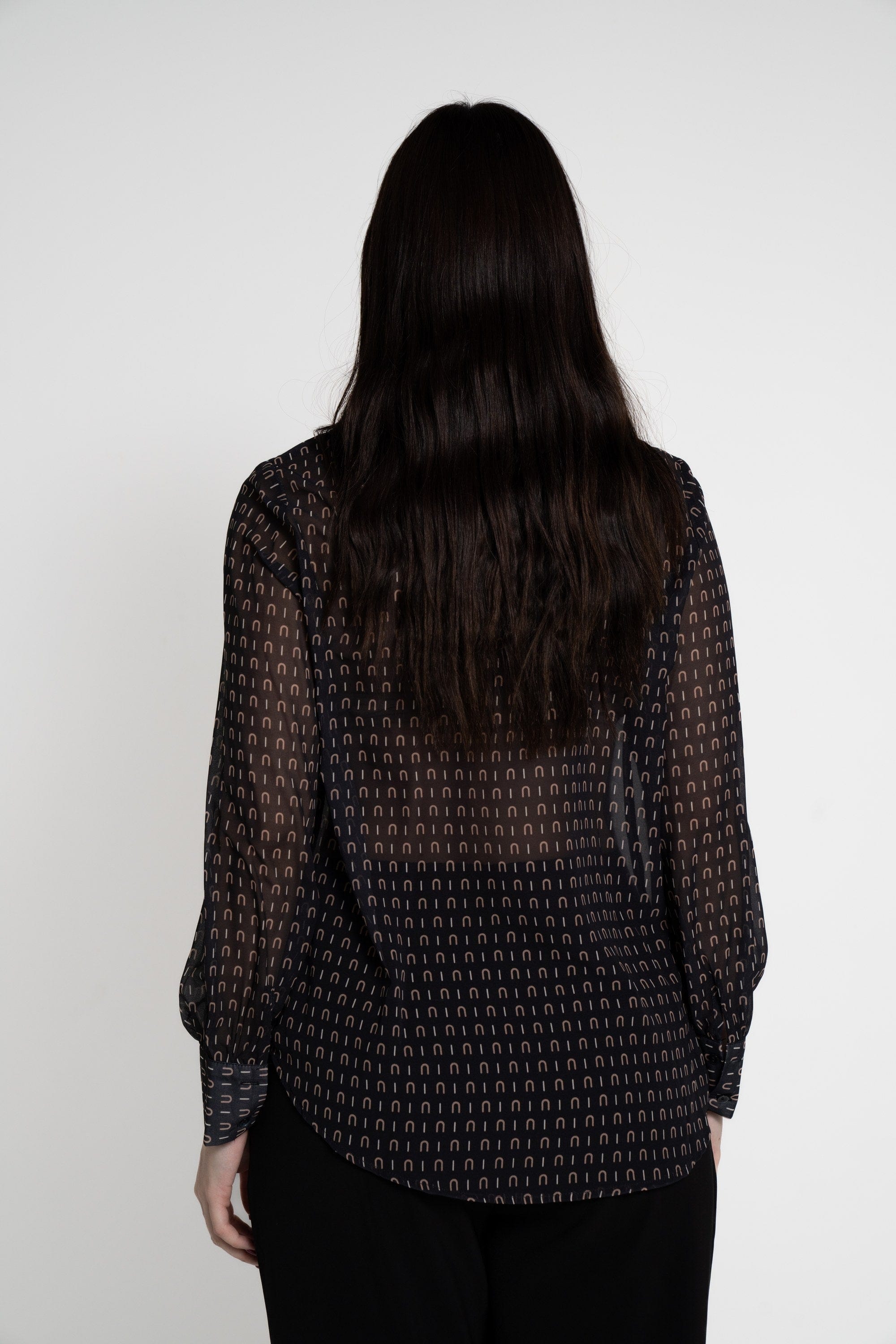 ميكا بلوزة بأكمام طويلة منقوشة بياقة سكارف نسائي