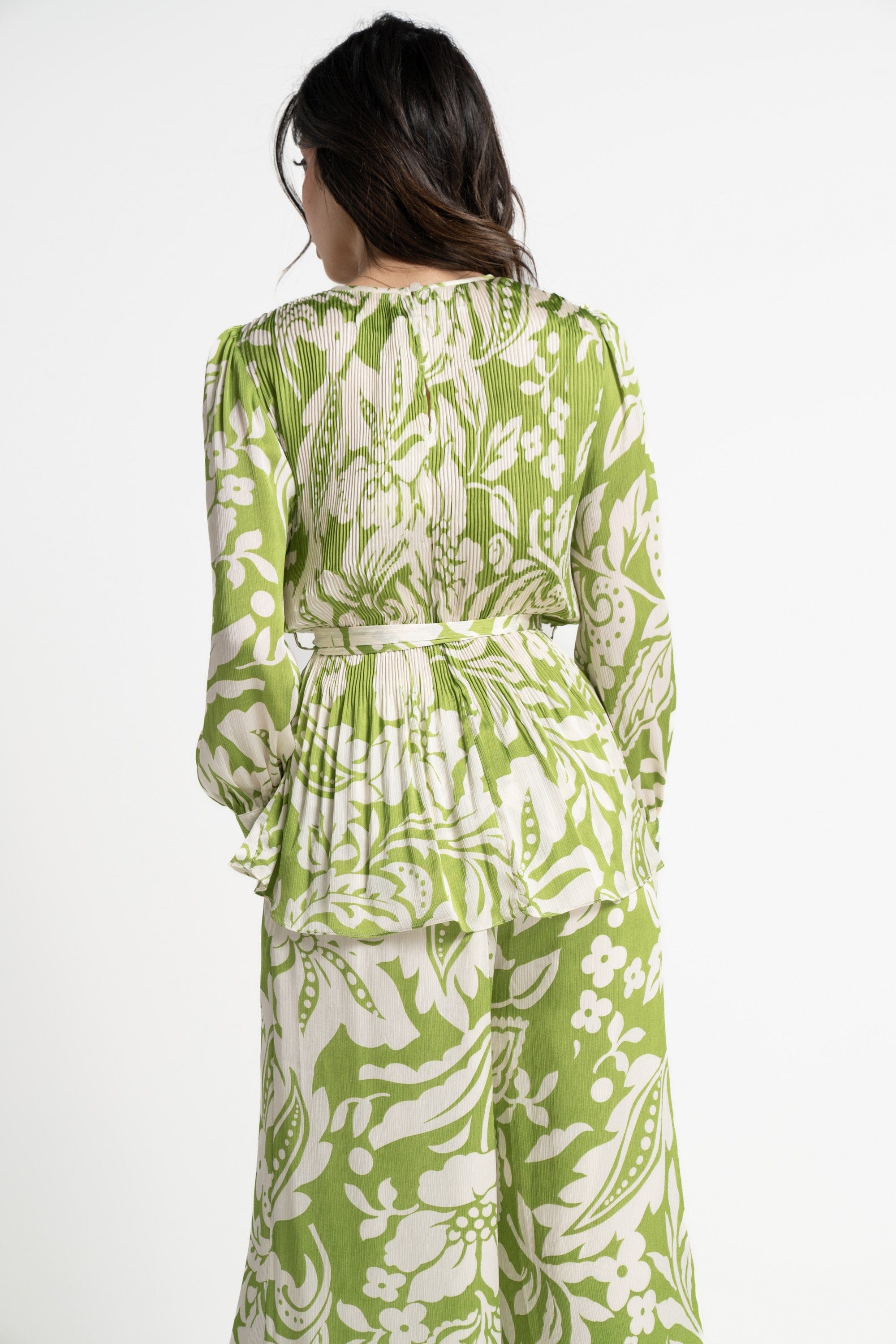 ميكا بلوزة بأكمام طويلة نسائية مشجرة مزمومة من الخصر