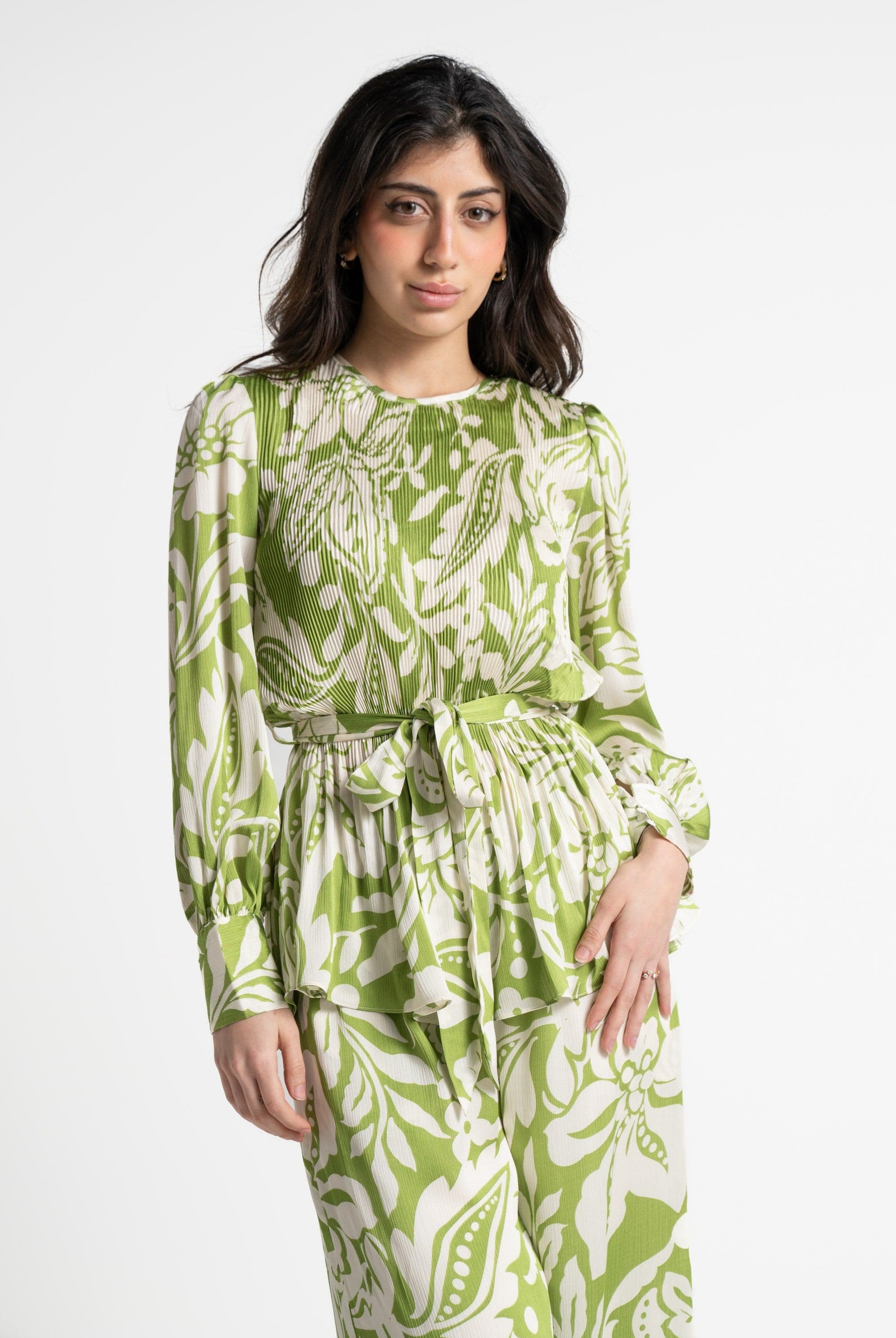 ميكا بلوزة بأكمام طويلة نسائية مشجرة مزمومة من الخصر