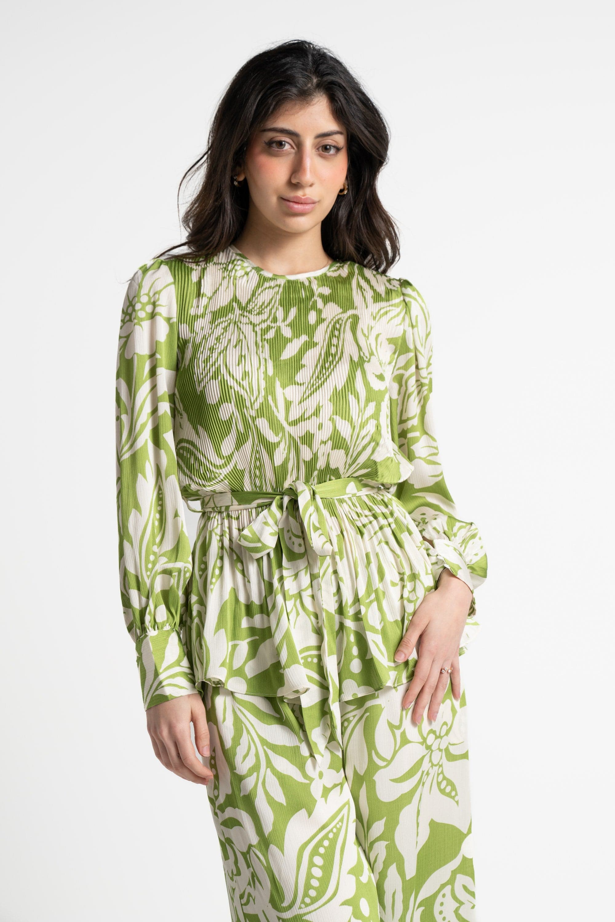 ميكا بلوزة بأكمام طويلة نسائية مشجرة مزمومة من الخصر