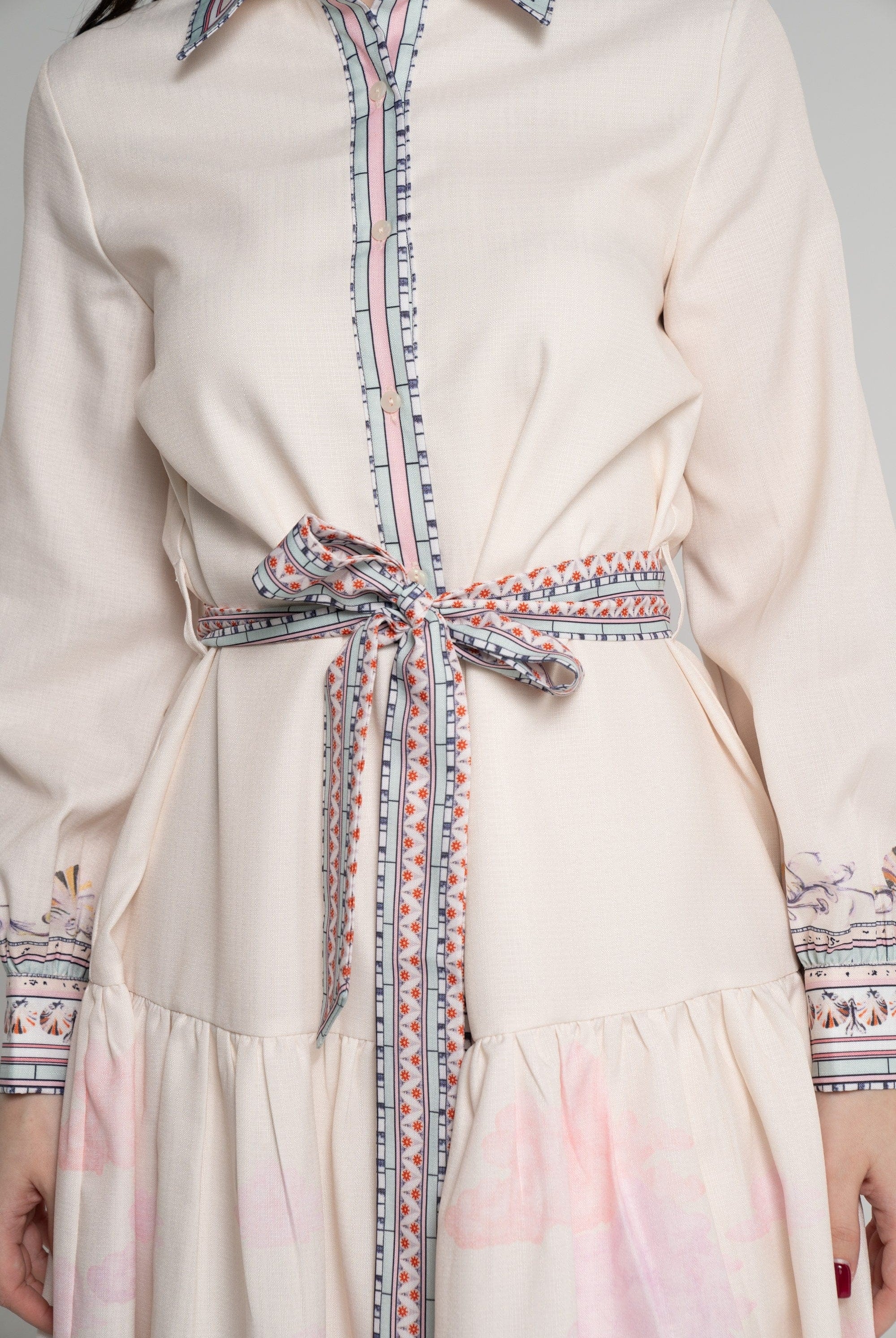 ู
ููุง ูุณุชุงู ู
ูุฏู ุจุฃูู
ุงู
ุทูููุฉ ู
ูููุดุฉ ูู
ุทููู