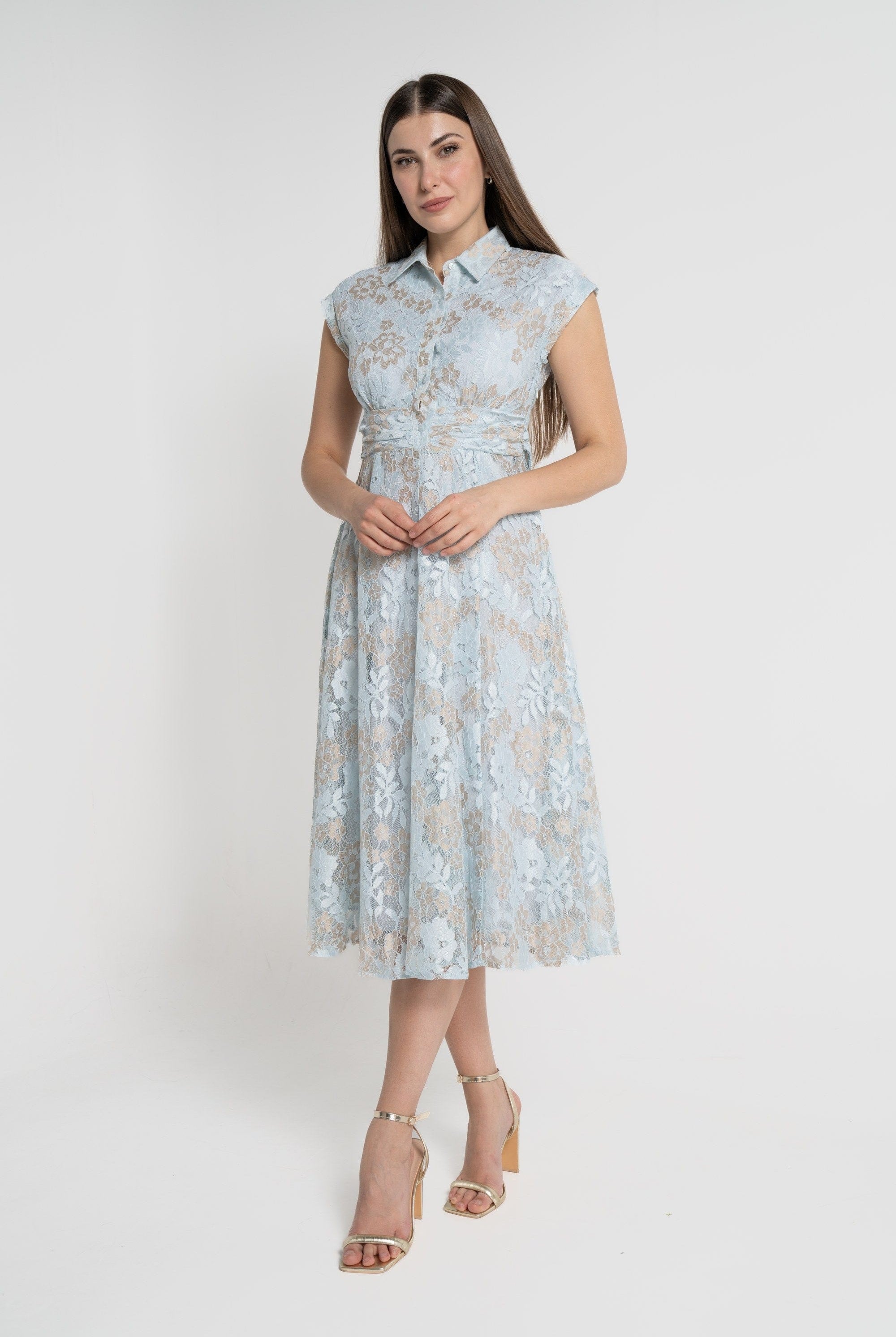 ميكا فستان ميدي بأكمام قصيرة مطرز بأزرار أمامية