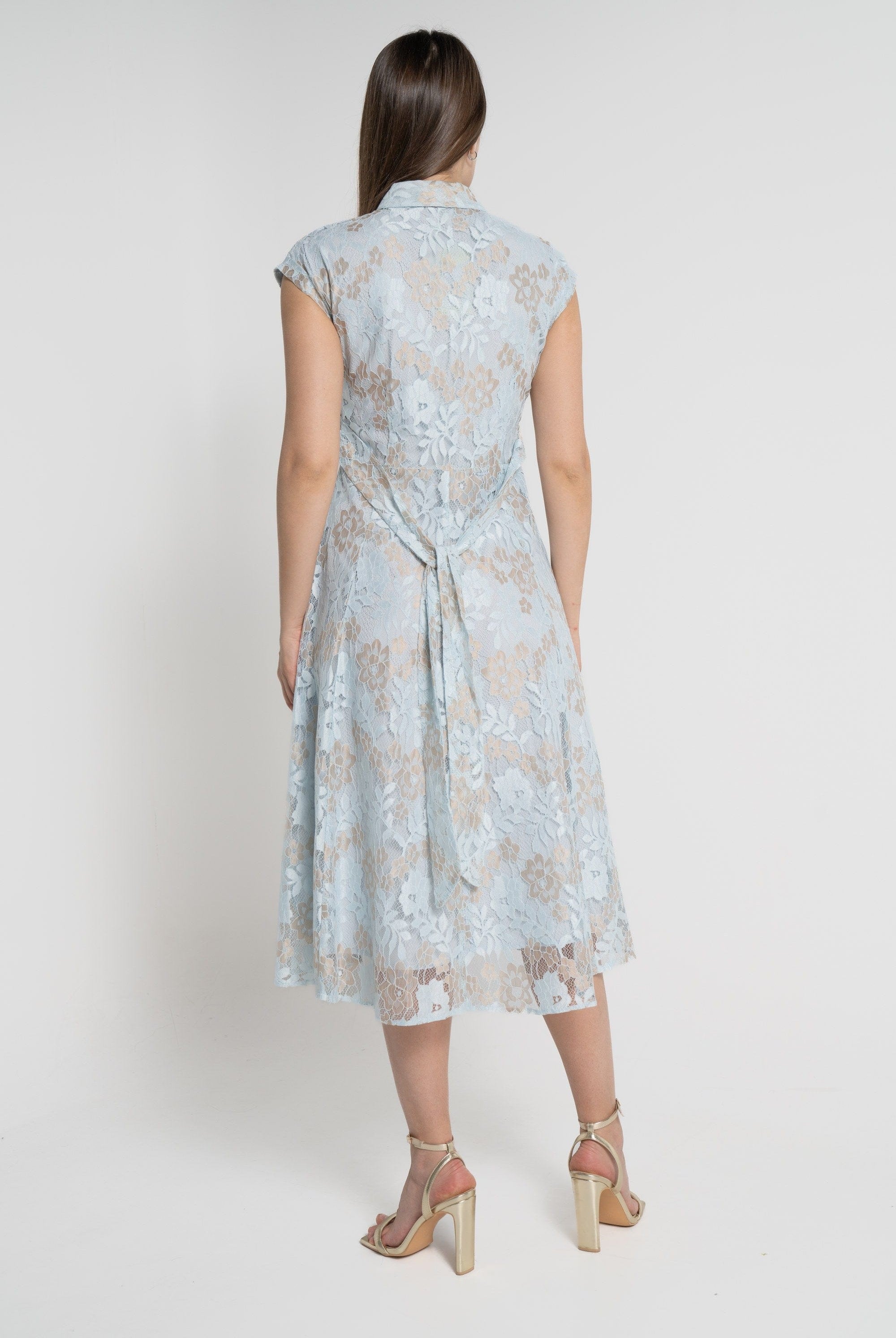 ميكا فستان ميدي بأكمام قصيرة مطرز بأزرار أمامية