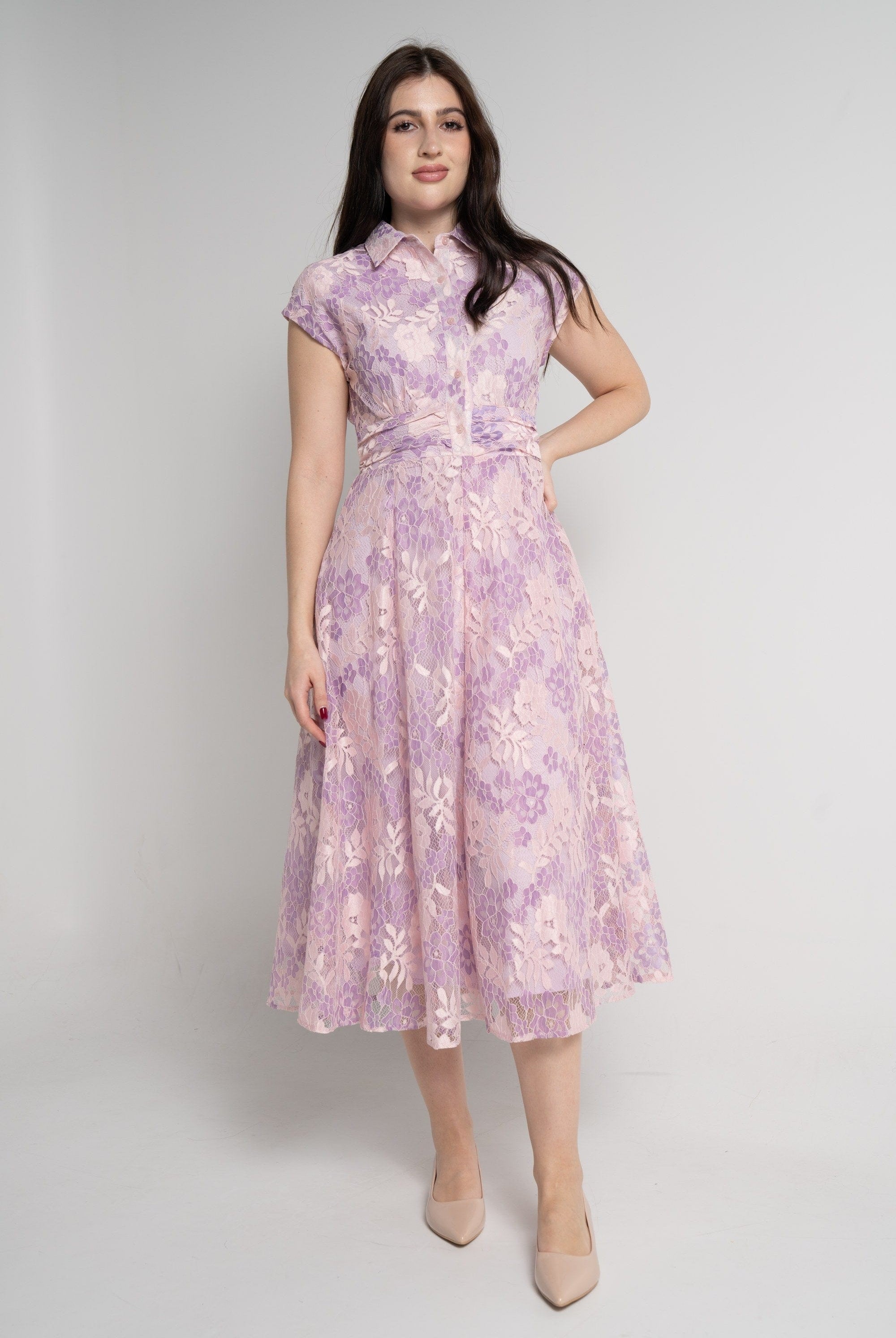 ميكا فستان ميدي بأكمام قصيرة مطرز بأزرار أمامية