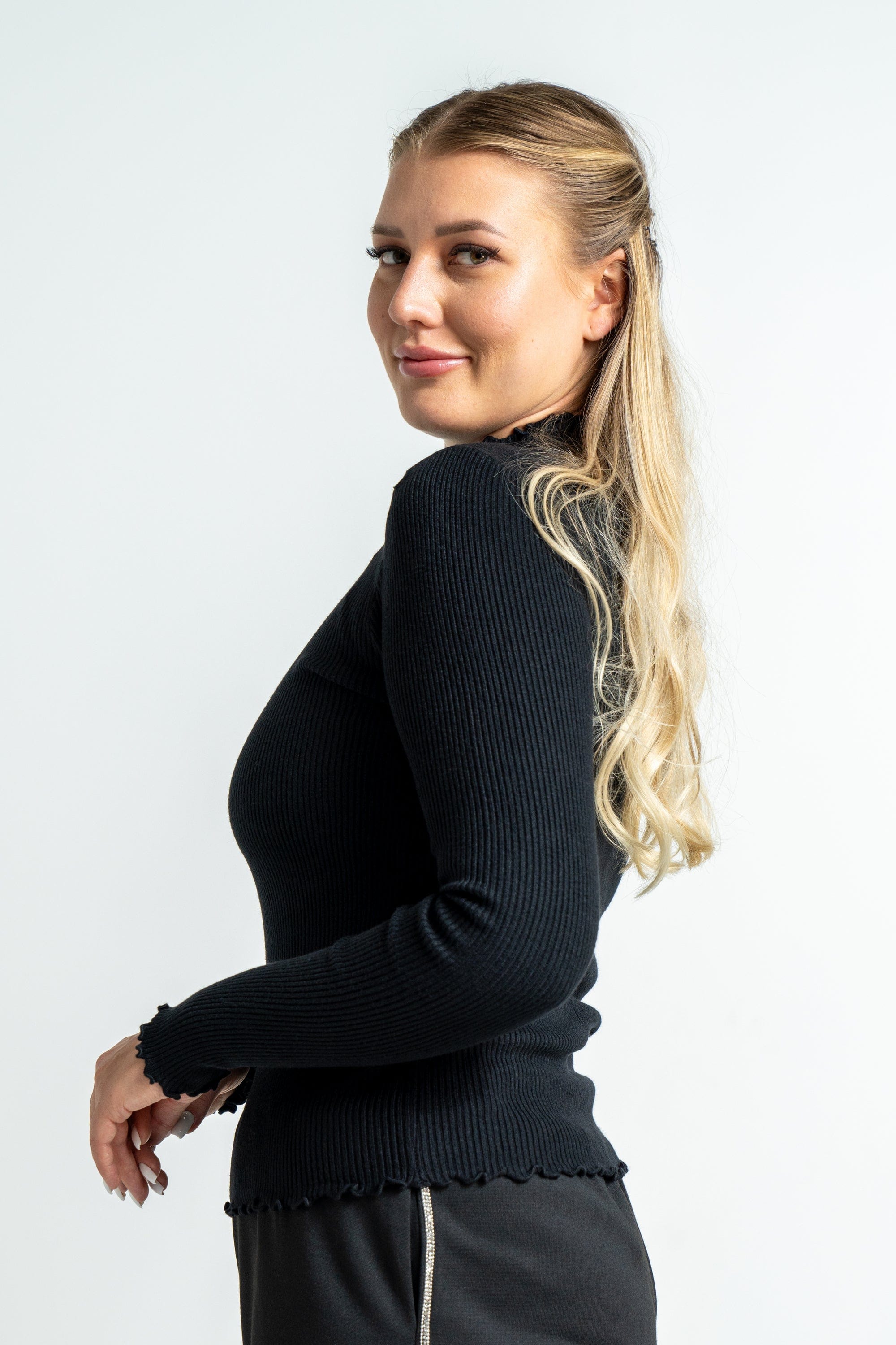 ميكا بلوزة منسوجة بأكمام طويلة