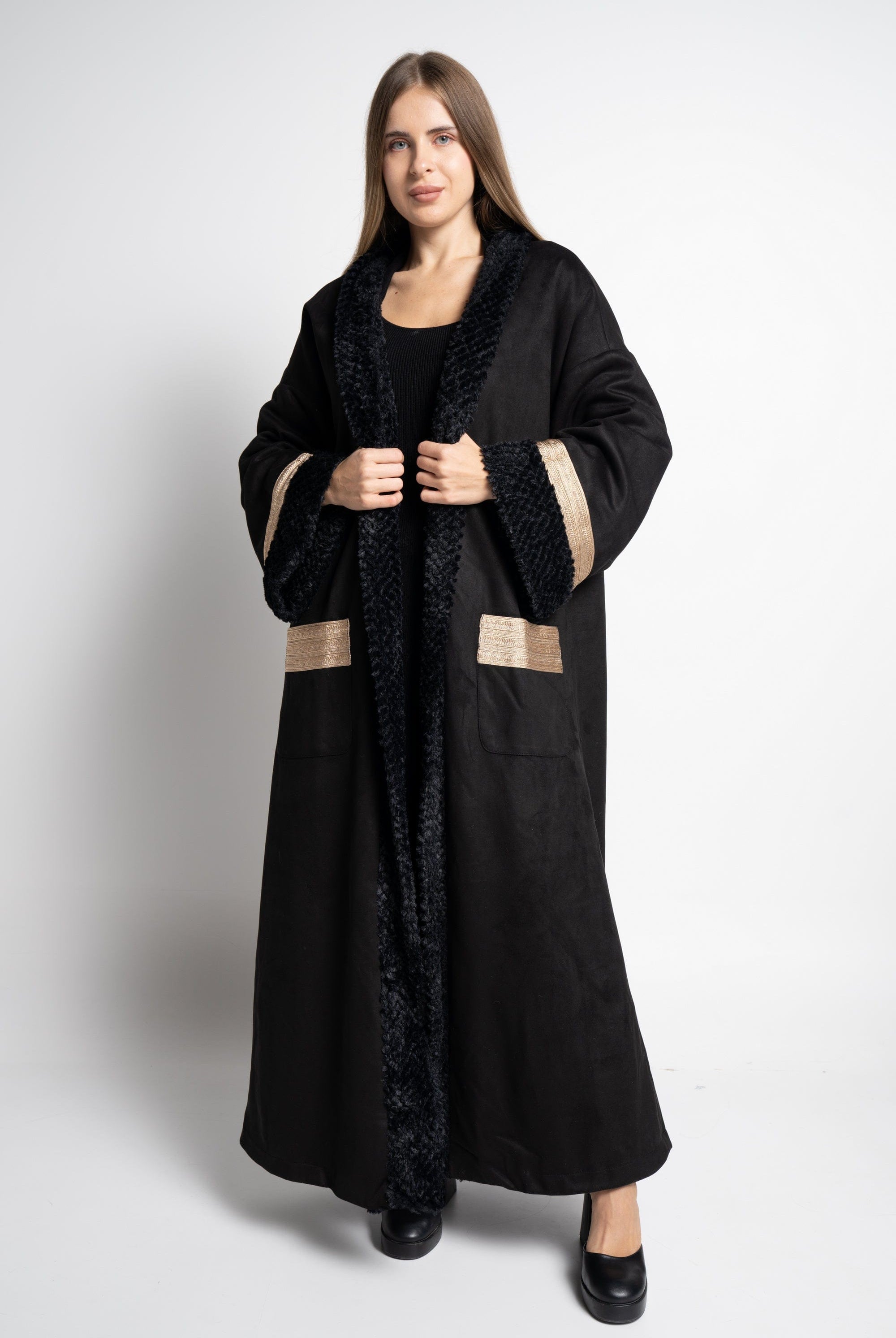 ميكا بالطو نسائى طويل فرو بأكمام ملونة وجيوب امامية