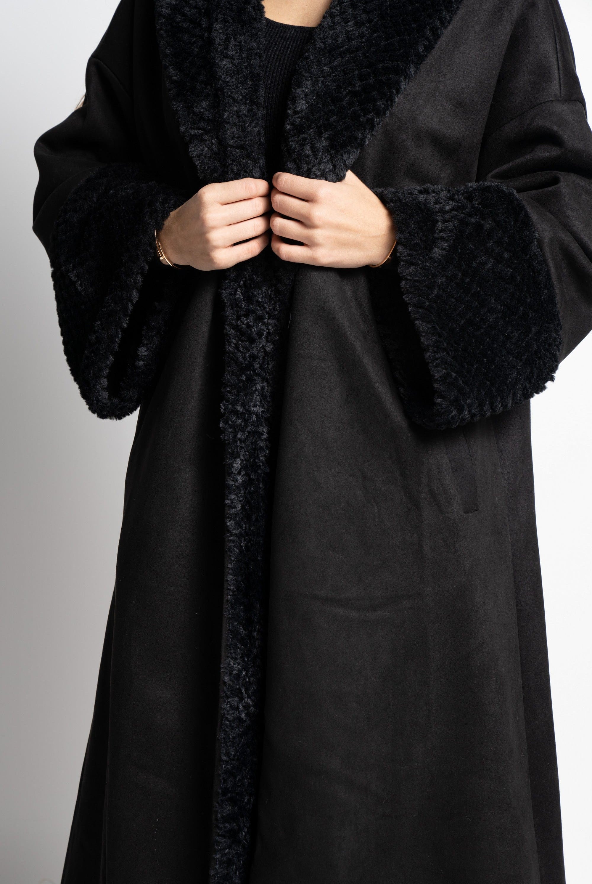 ميكا بالطو نسائى طويل باكمام فرو