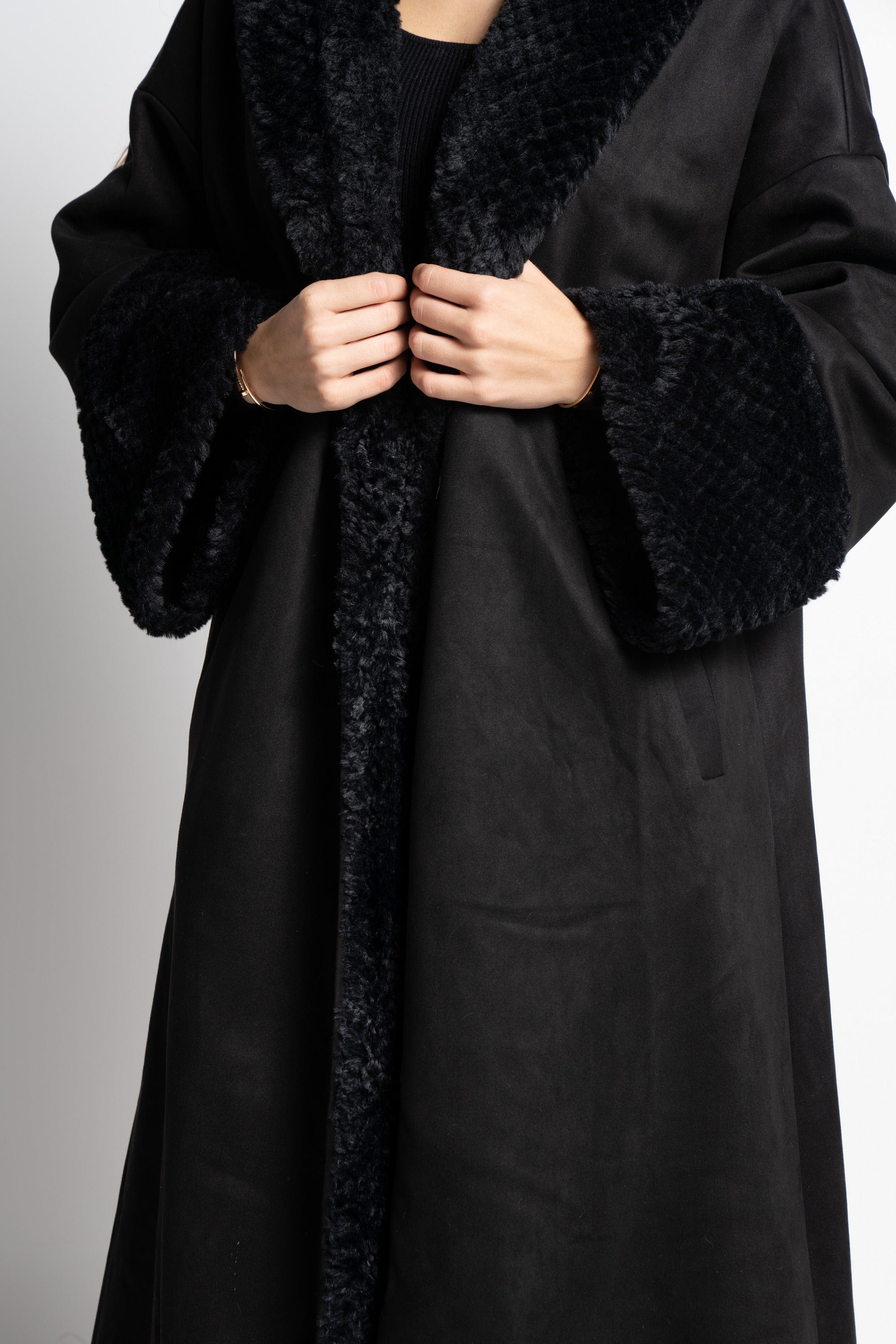 ميكا بالطو نسائى طويل باكمام فرو