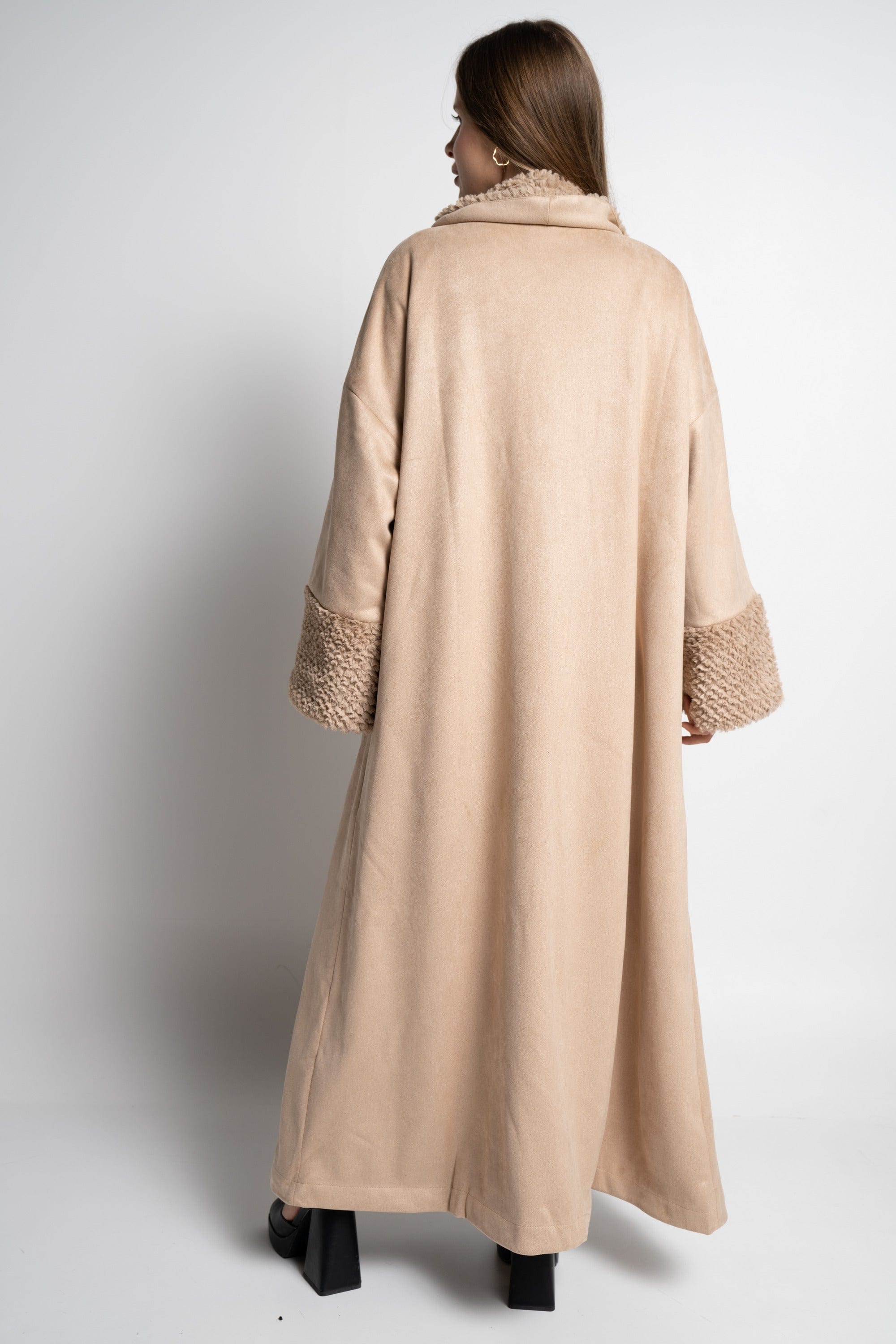 ميكا بالطو نسائى طويل باكمام فرو