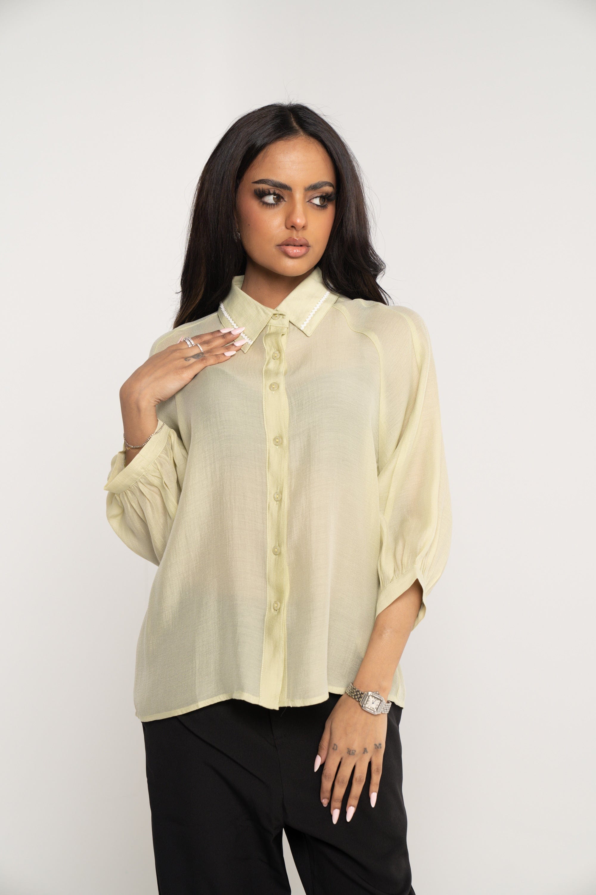 ميكا قميص سادة شفاف بأزرار أمامية 3/4 كم وياقة نسائي