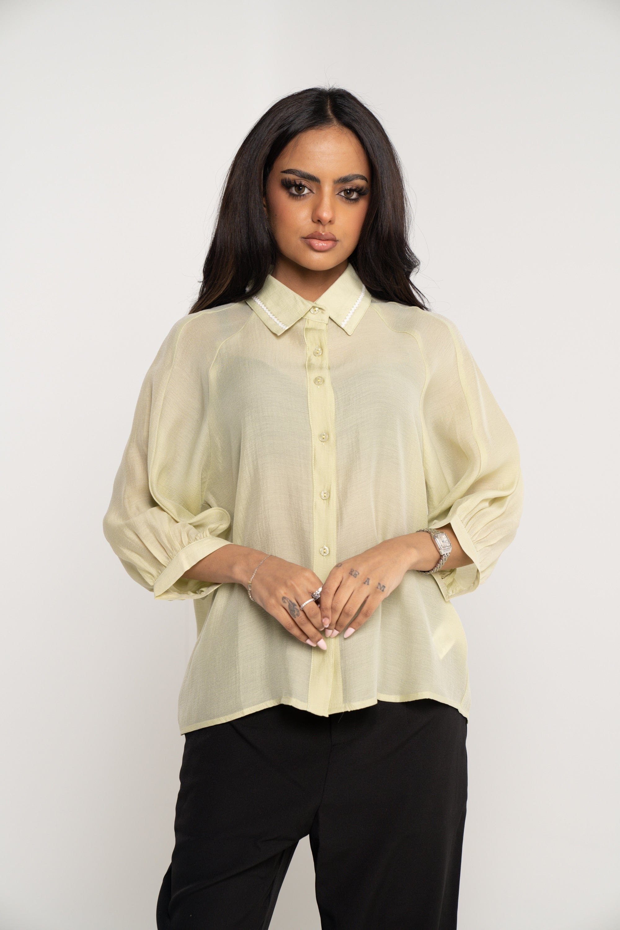 ميكا قميص سادة شفاف بأزرار أمامية 3/4 كم وياقة نسائي