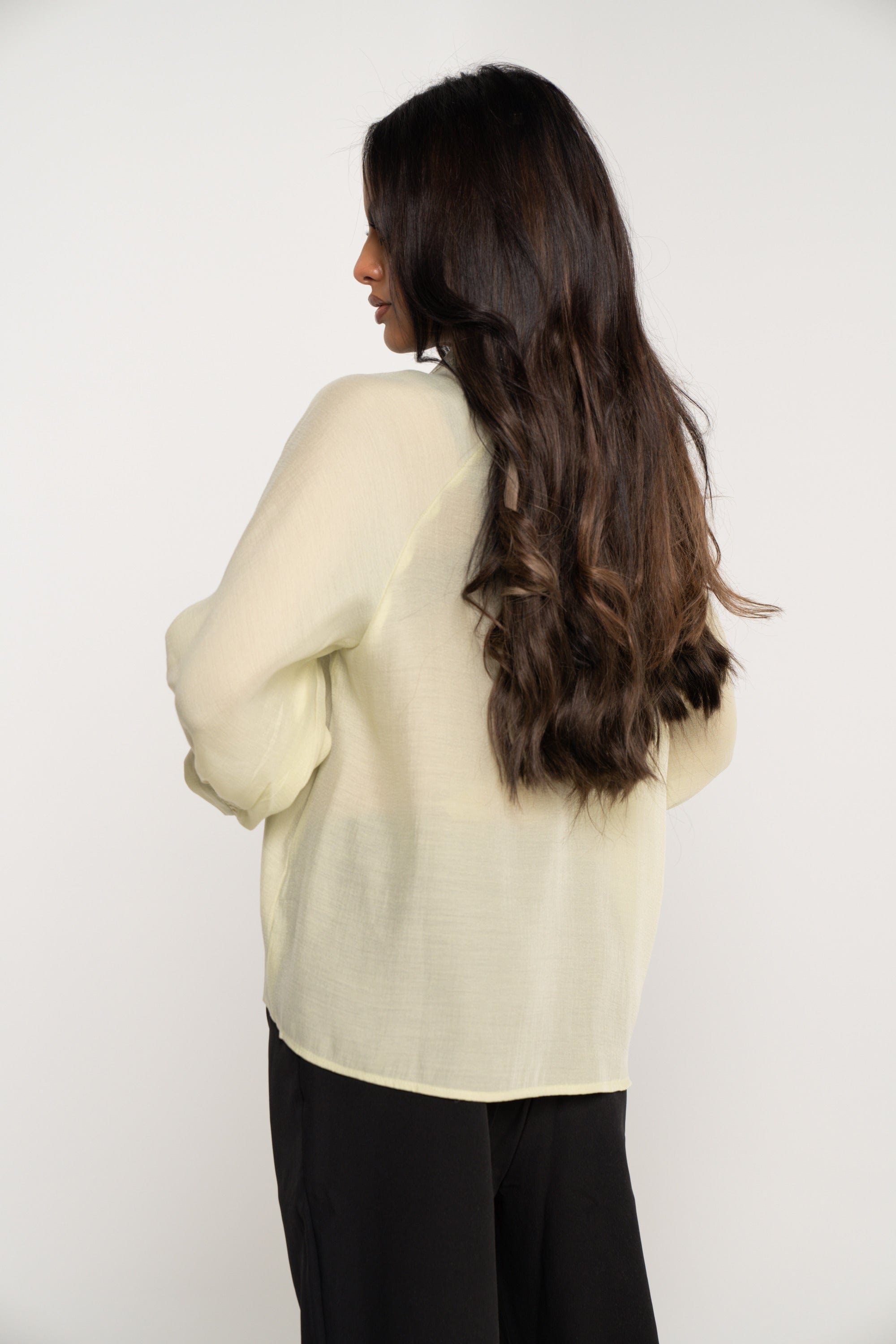 ميكا قميص سادة شفاف بأزرار أمامية 3/4 كم وياقة نسائي