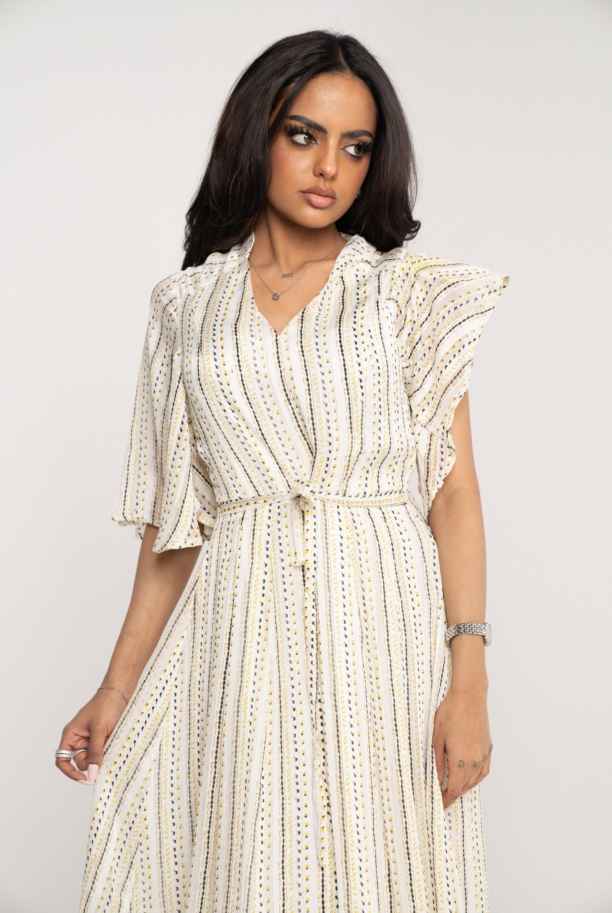 ميكا فستان ميدي بأكمام فراشة نقش مخطط