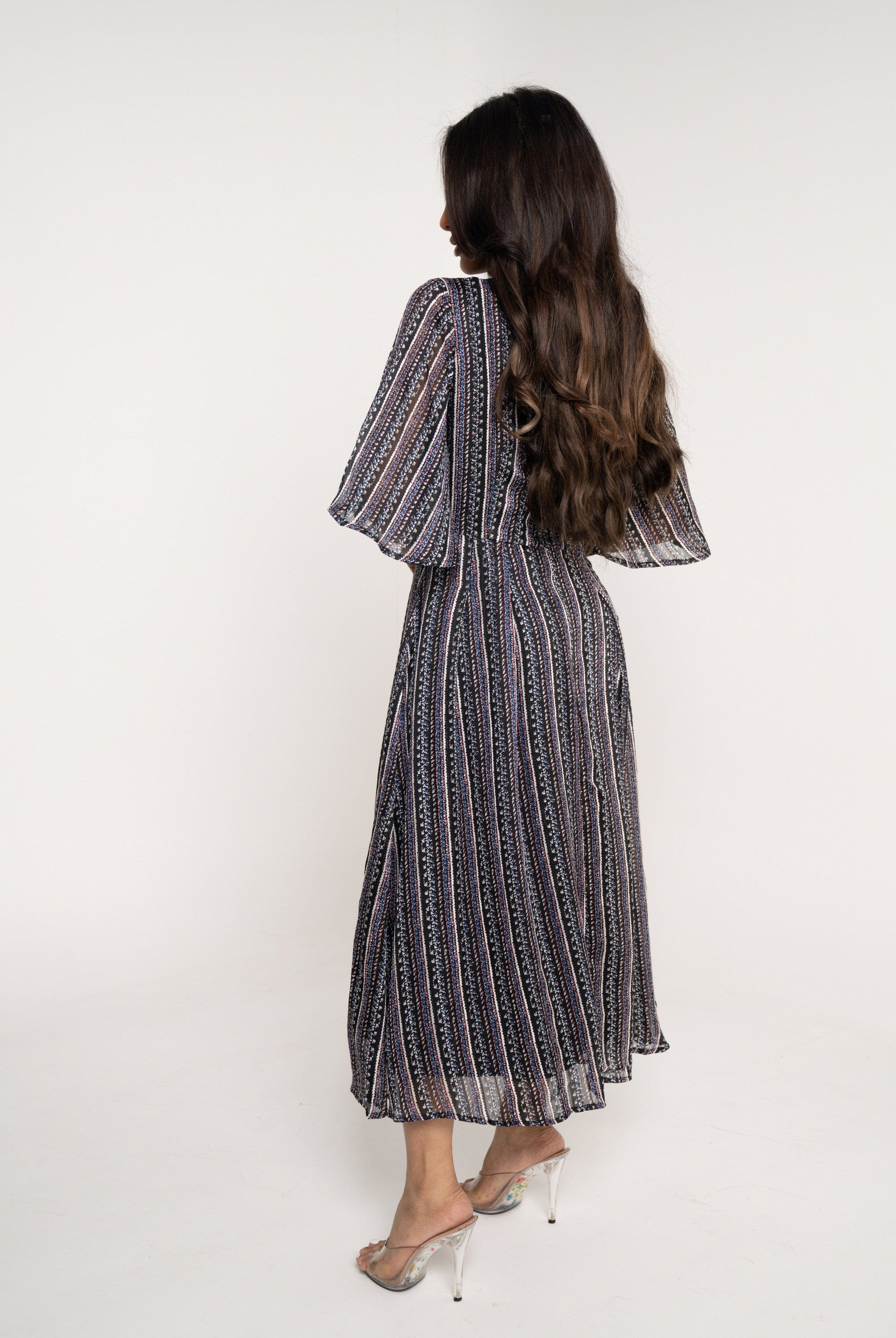 ميكا فستان ميدي بأكمام فراشة نقش مخطط