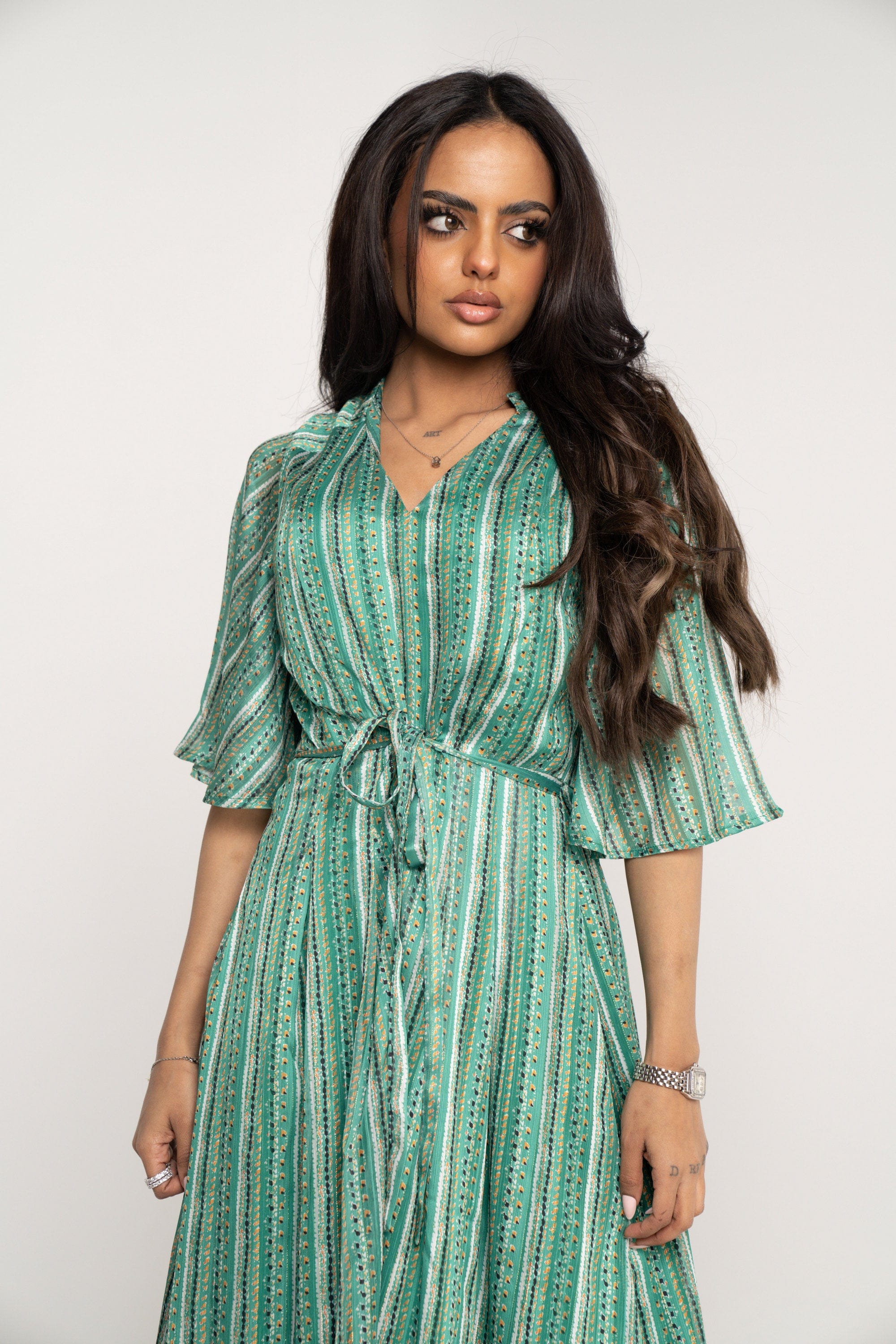 ميكا فستان ميدي بأكمام فراشة نقش مخطط