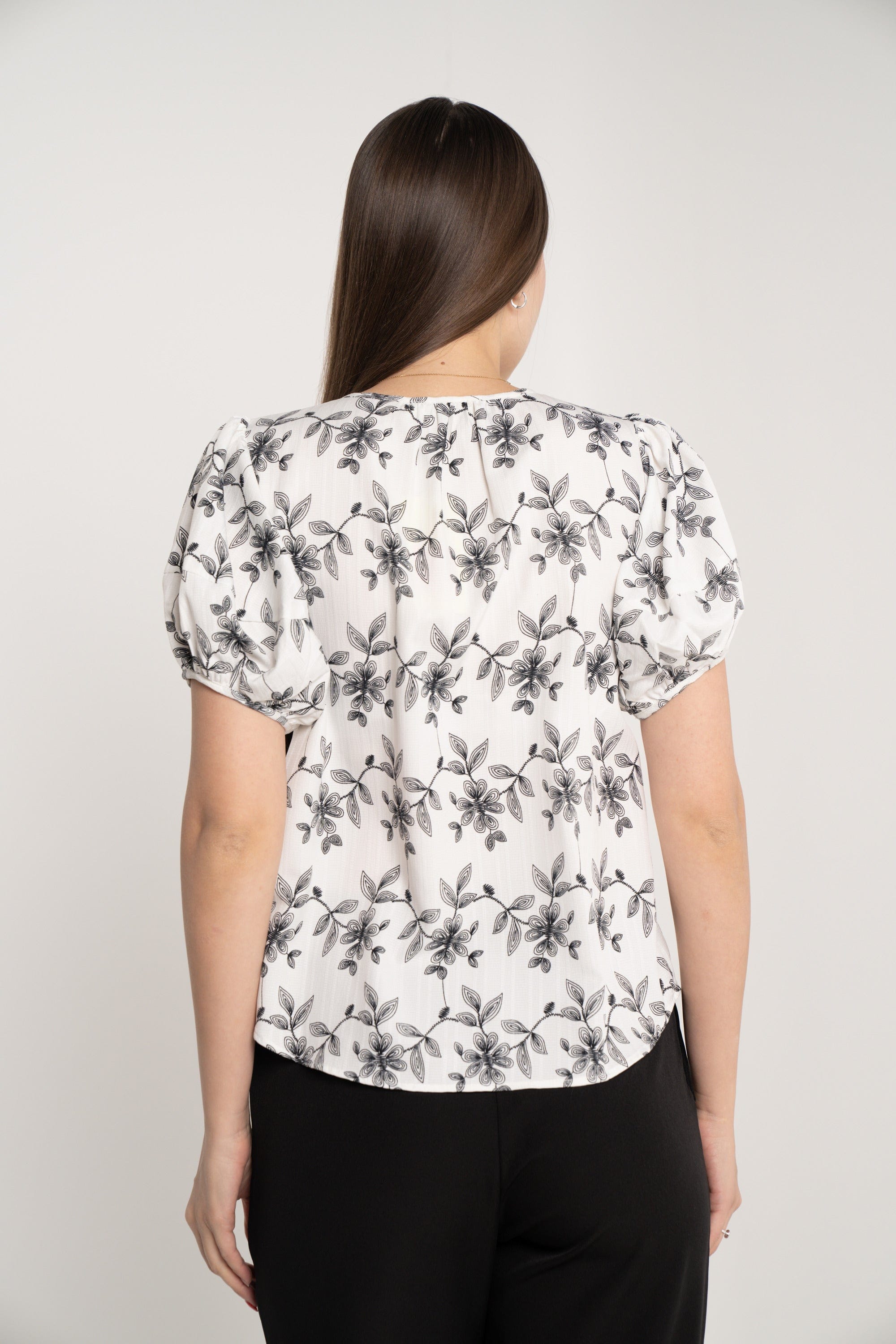 ميكا بلوزة أكمام قصيرة نقشة مشجرة