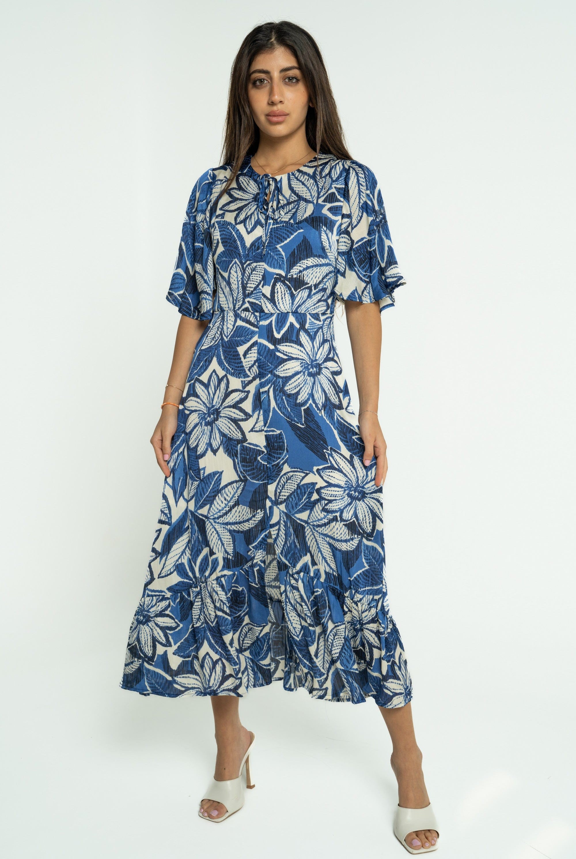 ميكا فستان ميدي مشجر بربطة على الياقة بأكمام فراشة