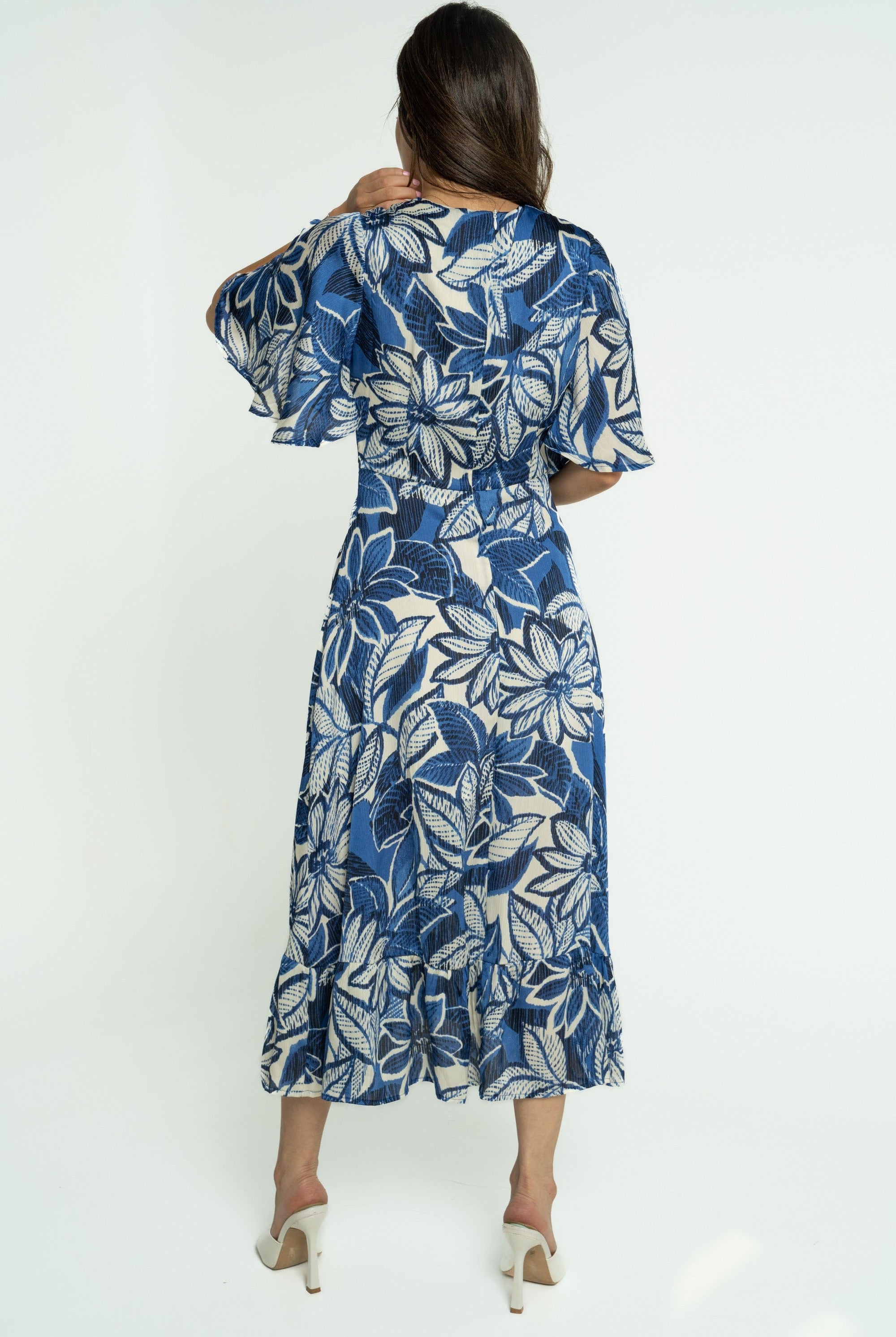 ميكا فستان ميدي مشجر بربطة على الياقة بأكمام فراشة