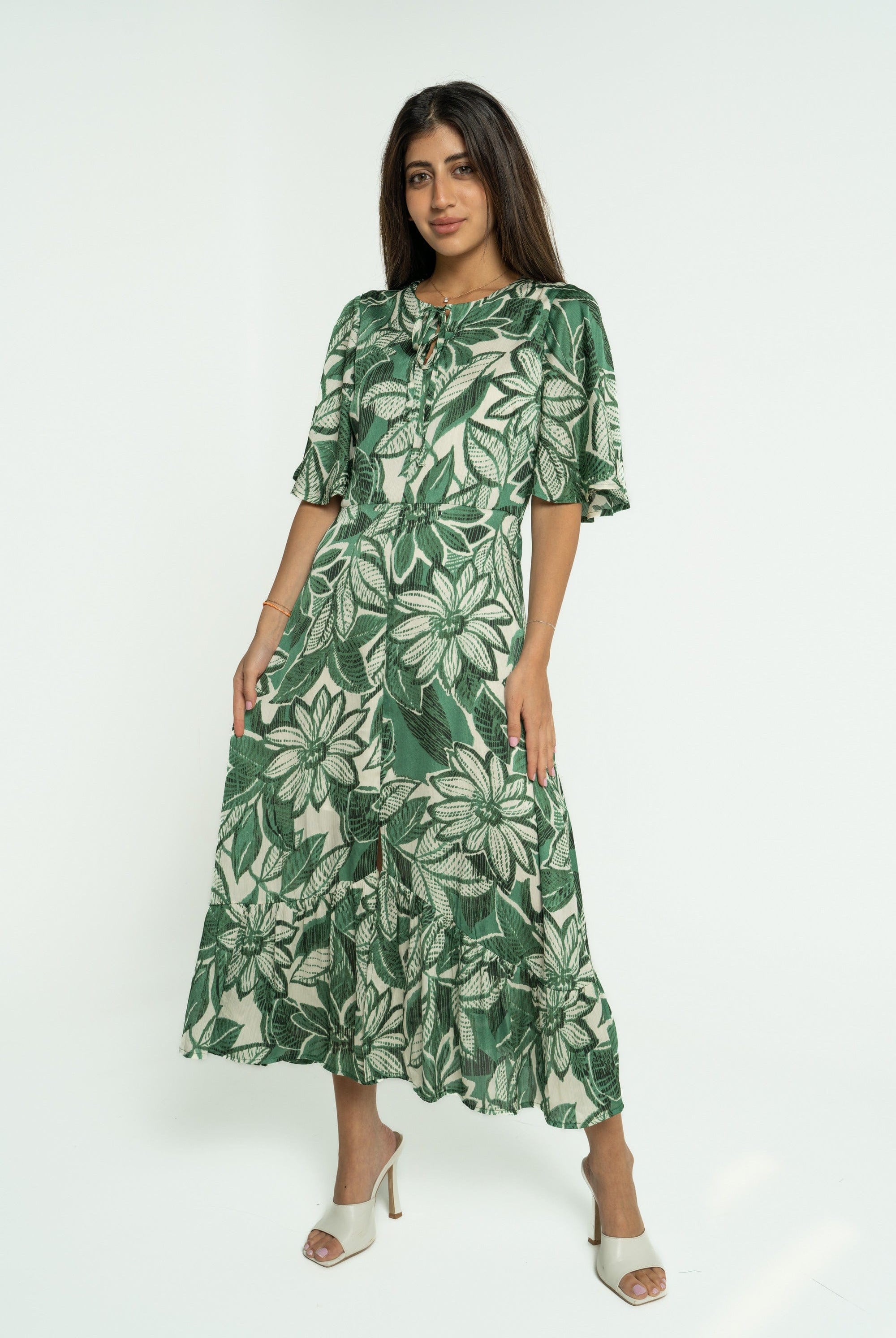 ميكا فستان ميدي مشجر بربطة على الياقة بأكمام فراشة