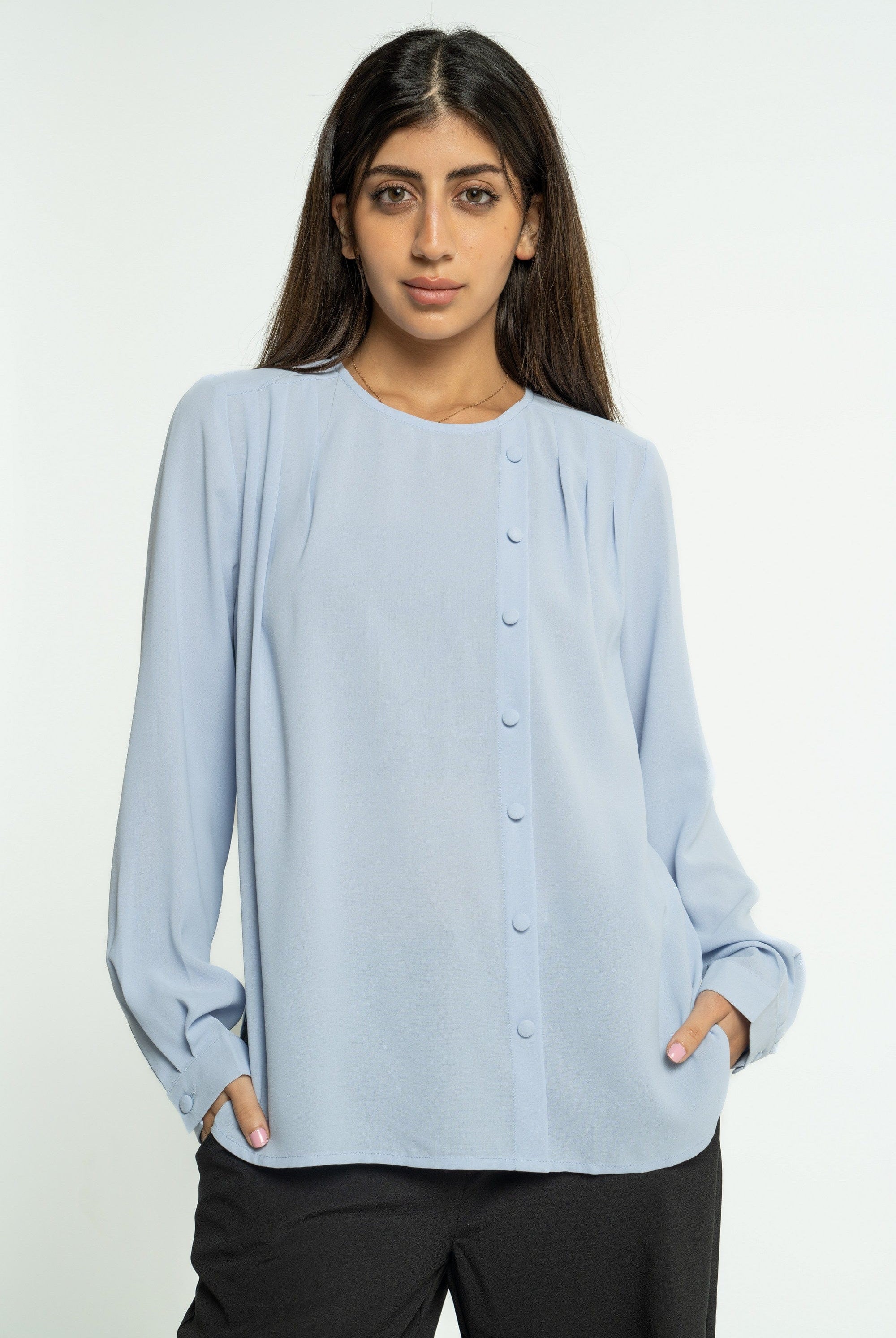 ميكا بلوزة سادة بأزرار أمامية بأكمام طويلة