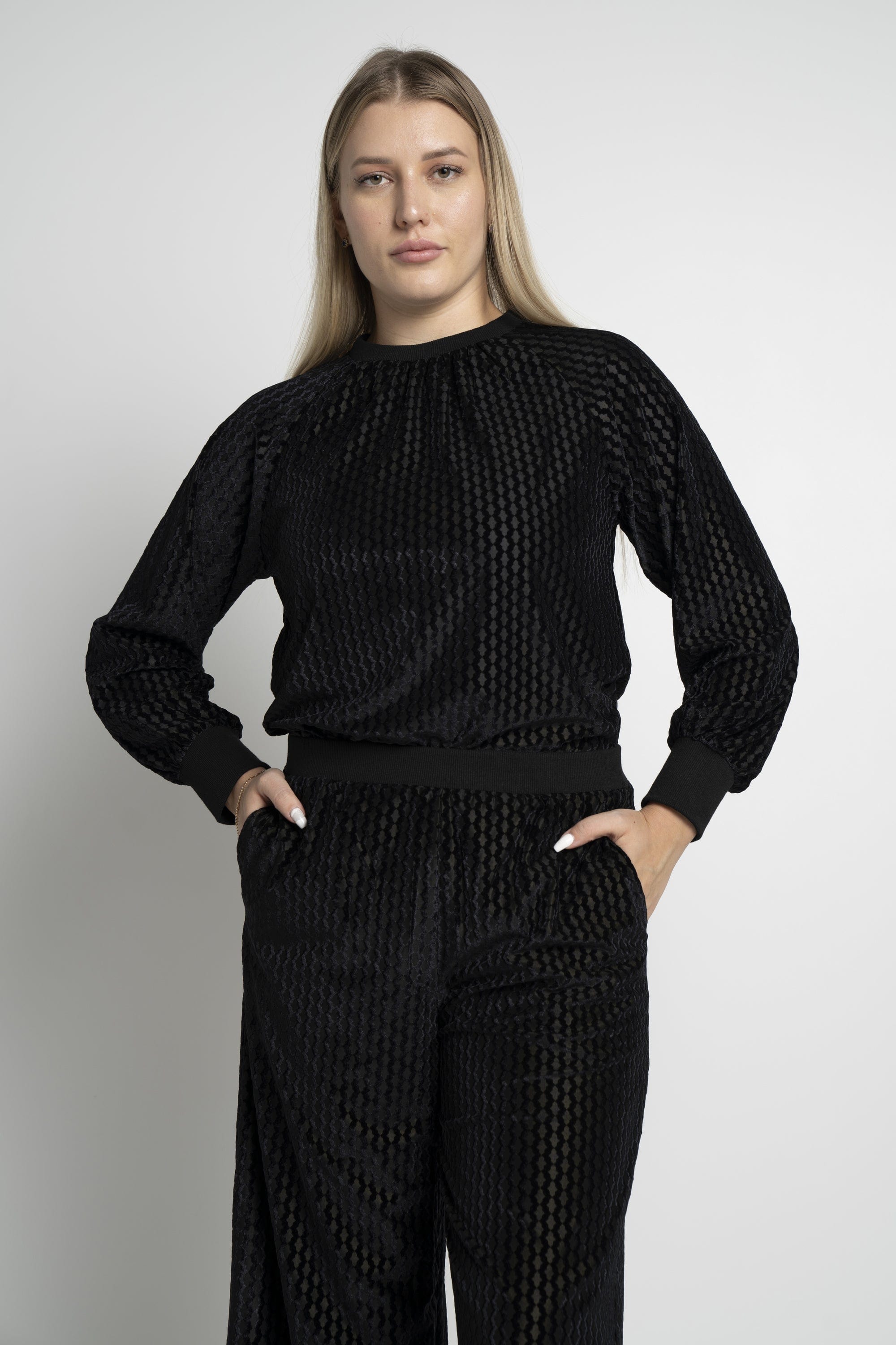 ู
ููุง ุจููุฒุฉ ุจุฃูู
ุงู
ุทูููุฉ ุจุชุทุฑูุฒ ู
ุฎู
ูู