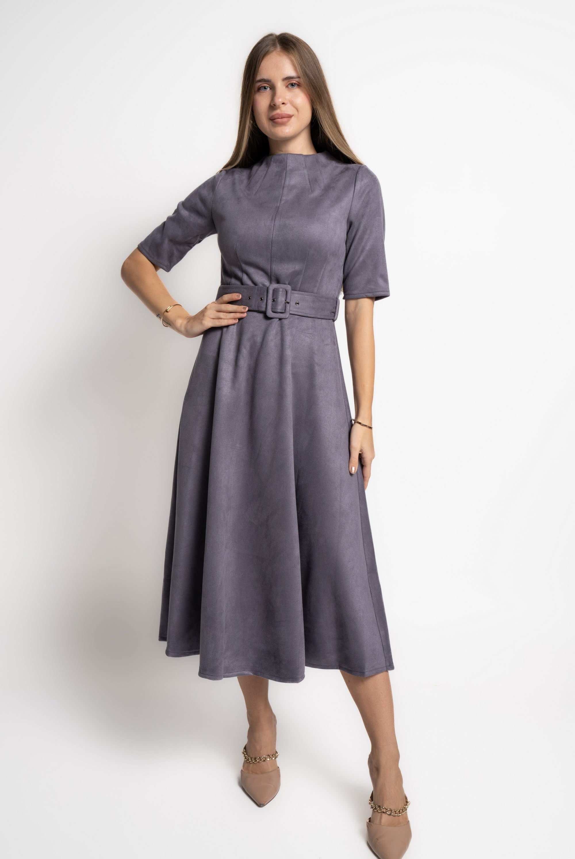 ميكا فستان ميدى سادة بحزام على الخصر نص كم