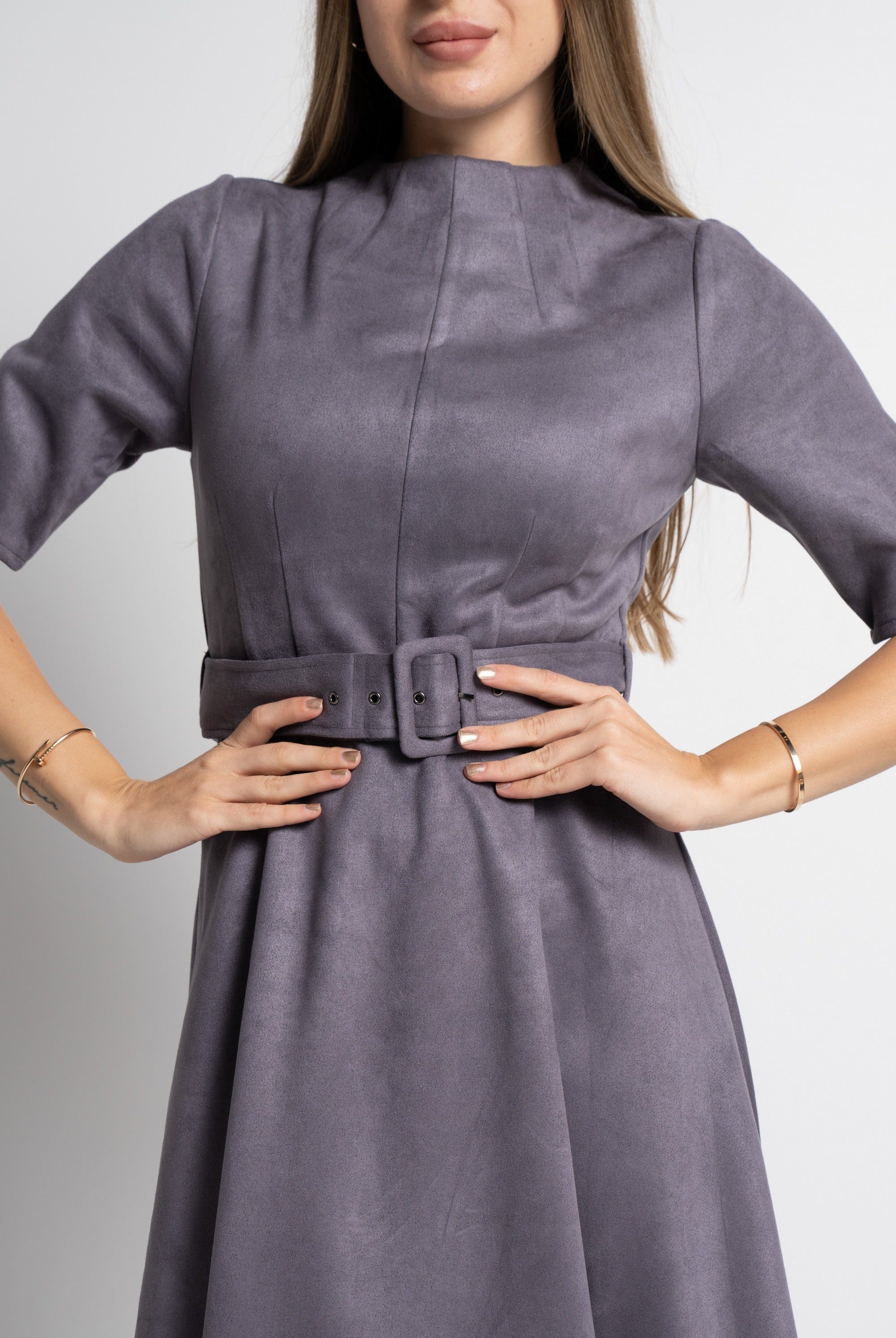 ميكا فستان ميدى سادة بحزام على الخصر نص كم