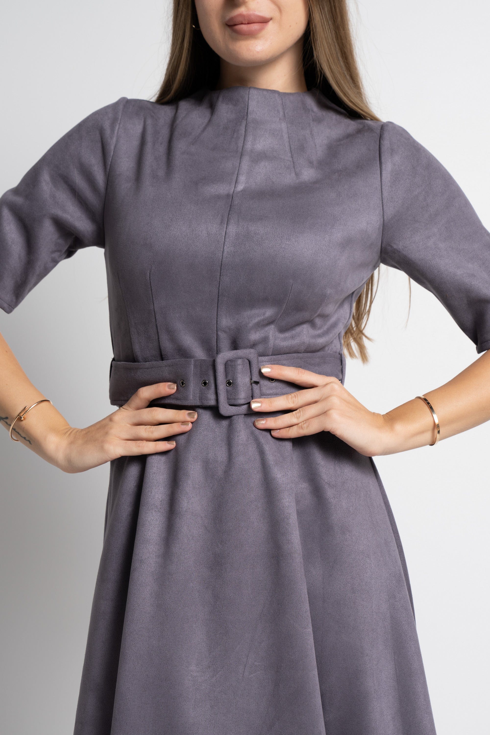 ميكا فستان ميدى سادة بحزام على الخصر نص كم