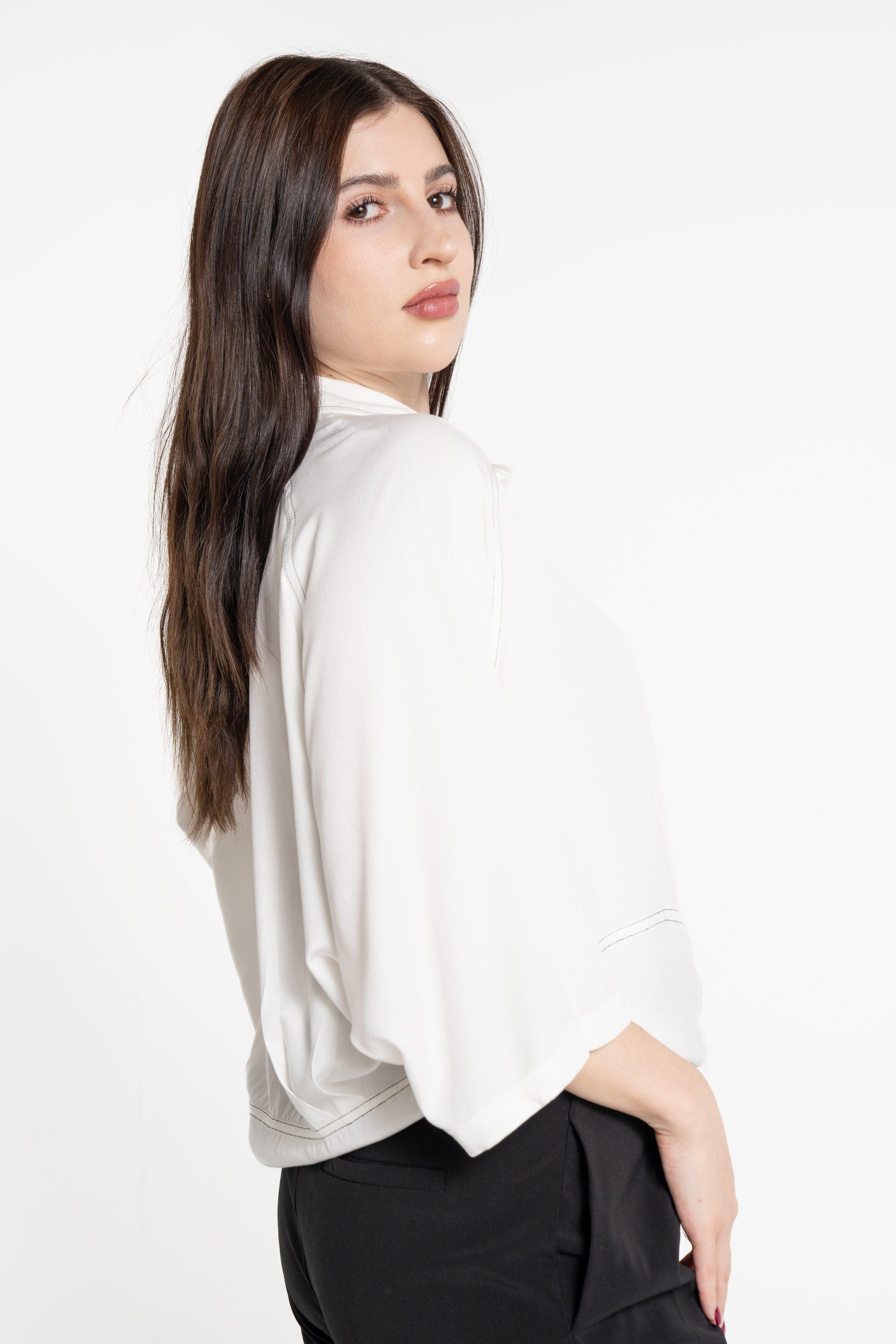 ميكا بلوزة بأكمام 3/4 سادة بأزرار أمامية برباط نسائي