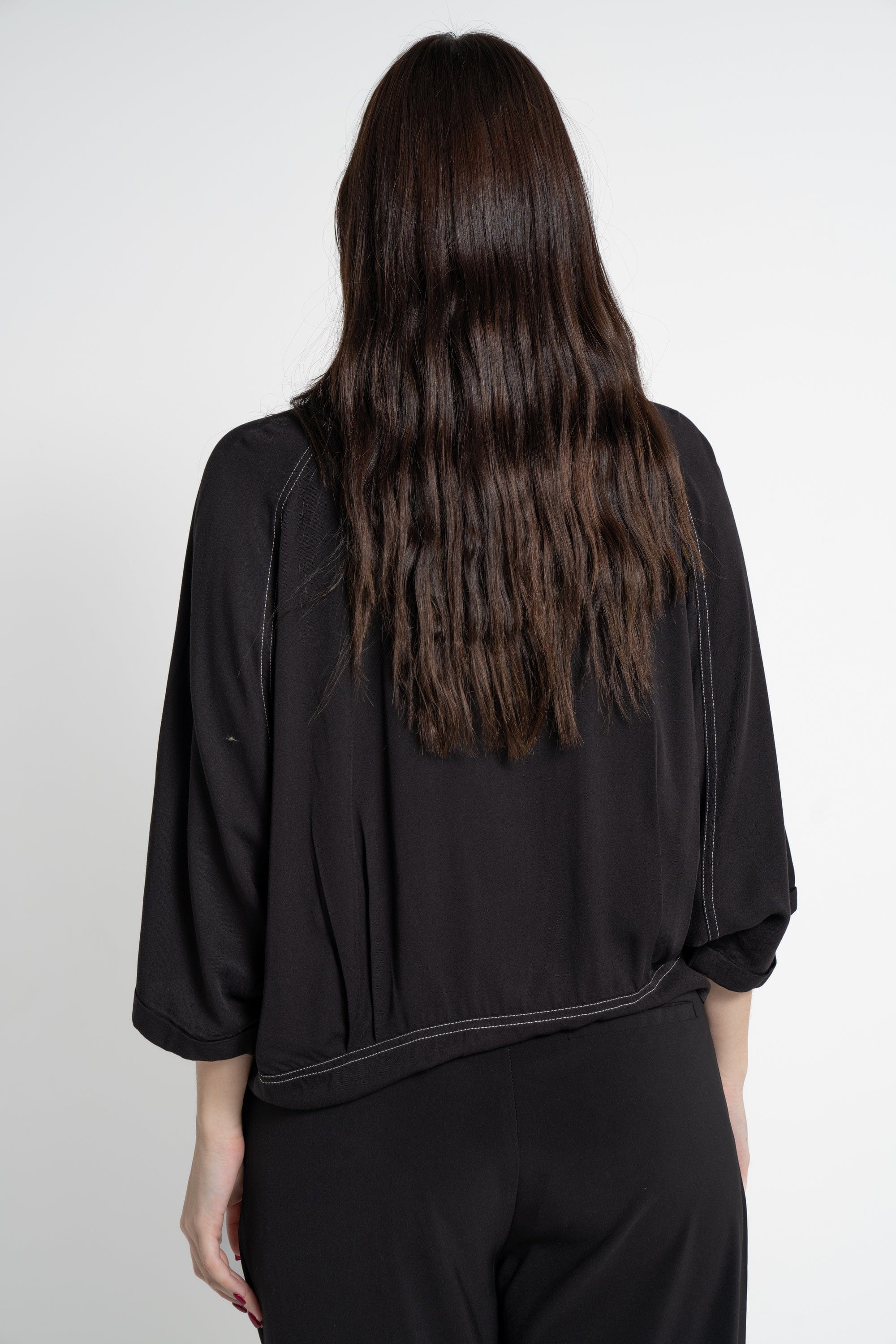 ميكا بلوزة بأكمام 3/4 سادة بأزرار أمامية برباط نسائي