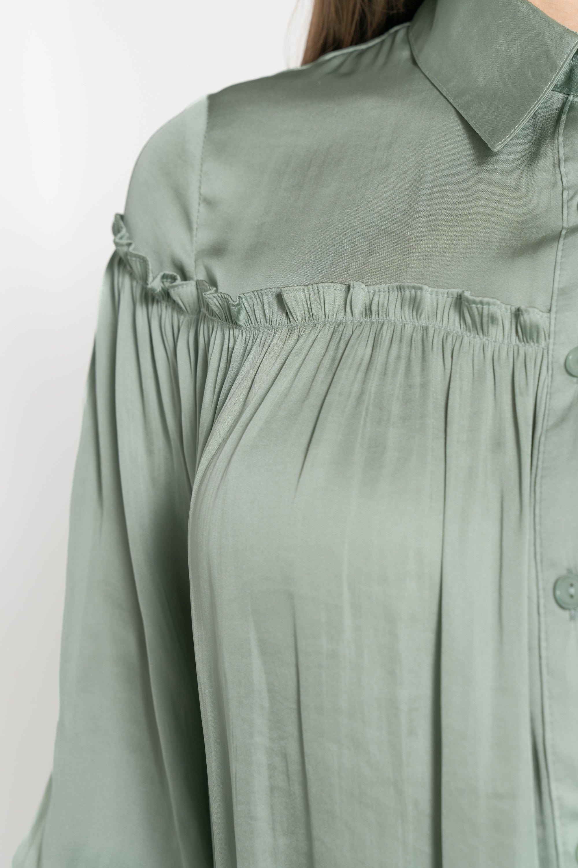 ميكا قميص بأكمام 3/4 سادة بأزرار أمامية أخضر فاتح